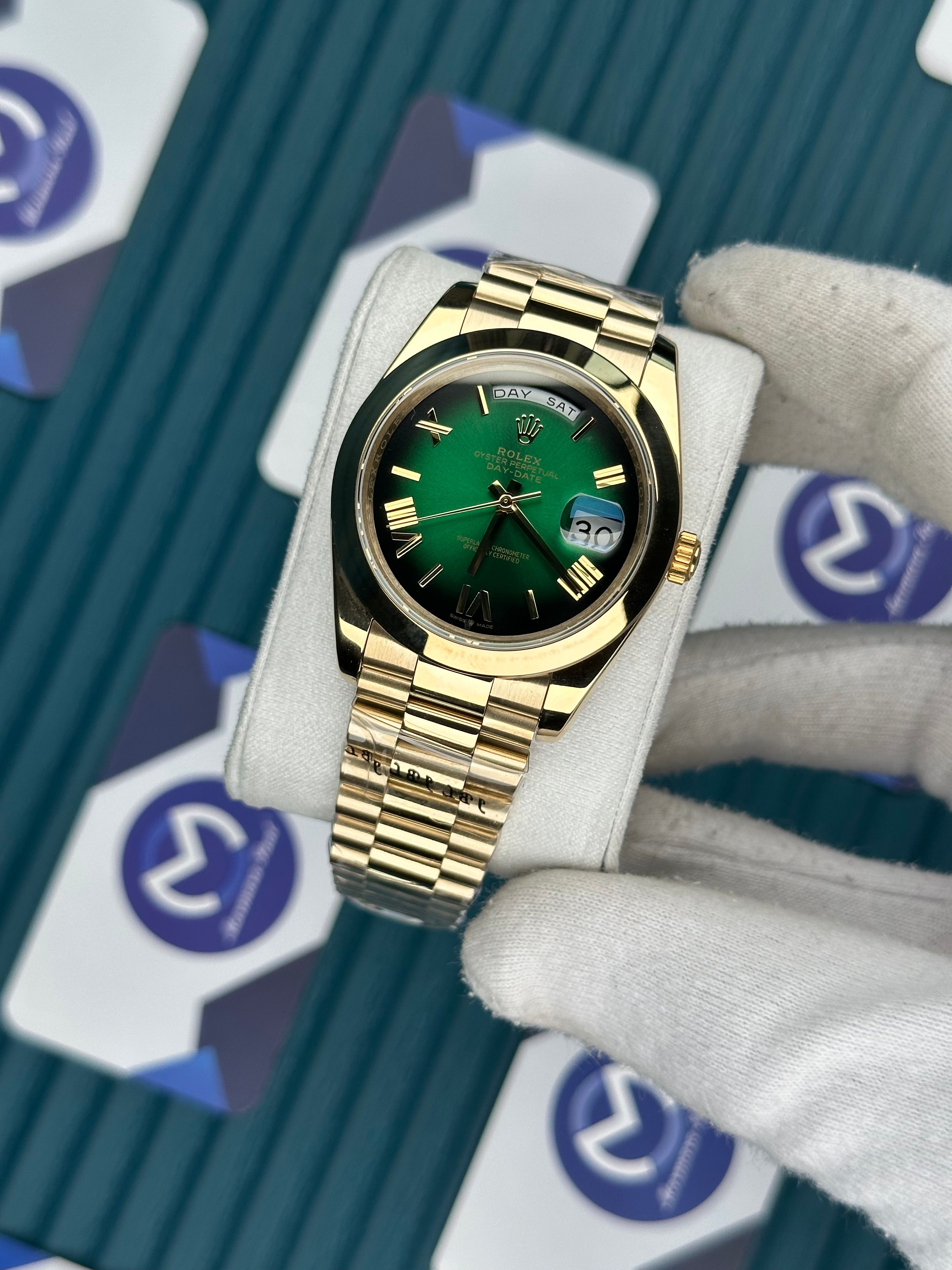 ROLEX DAY-DATE GREEN DIAL OVAL BEZEL GOLD ROMA INDEX GOLD PRESIDENT