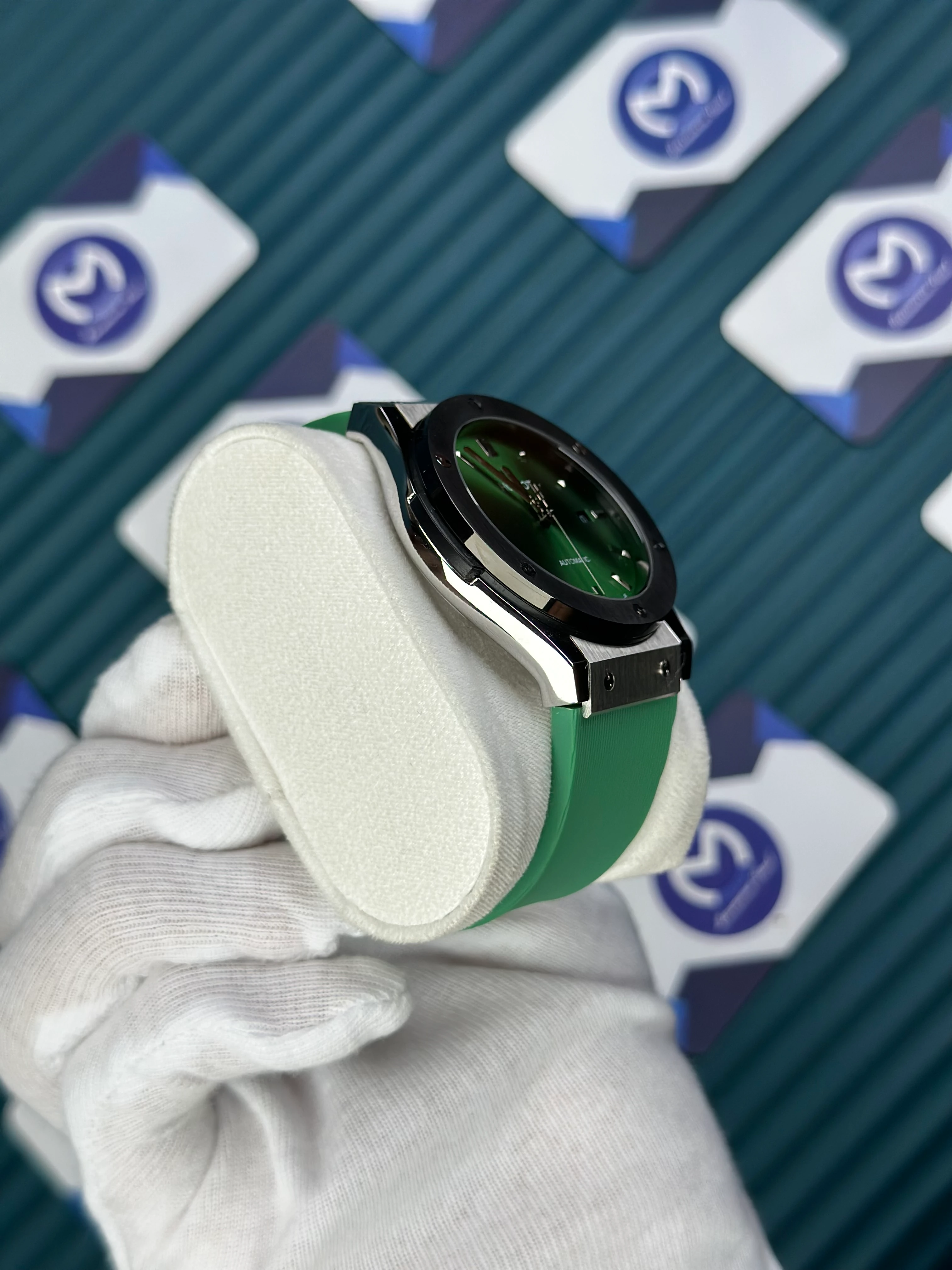 HUBLOT GENEVE AUTOMATIC VENDOME GREEN DIAL SILVER CASE BLACK BEZEL GREEN RUBBER CORD 