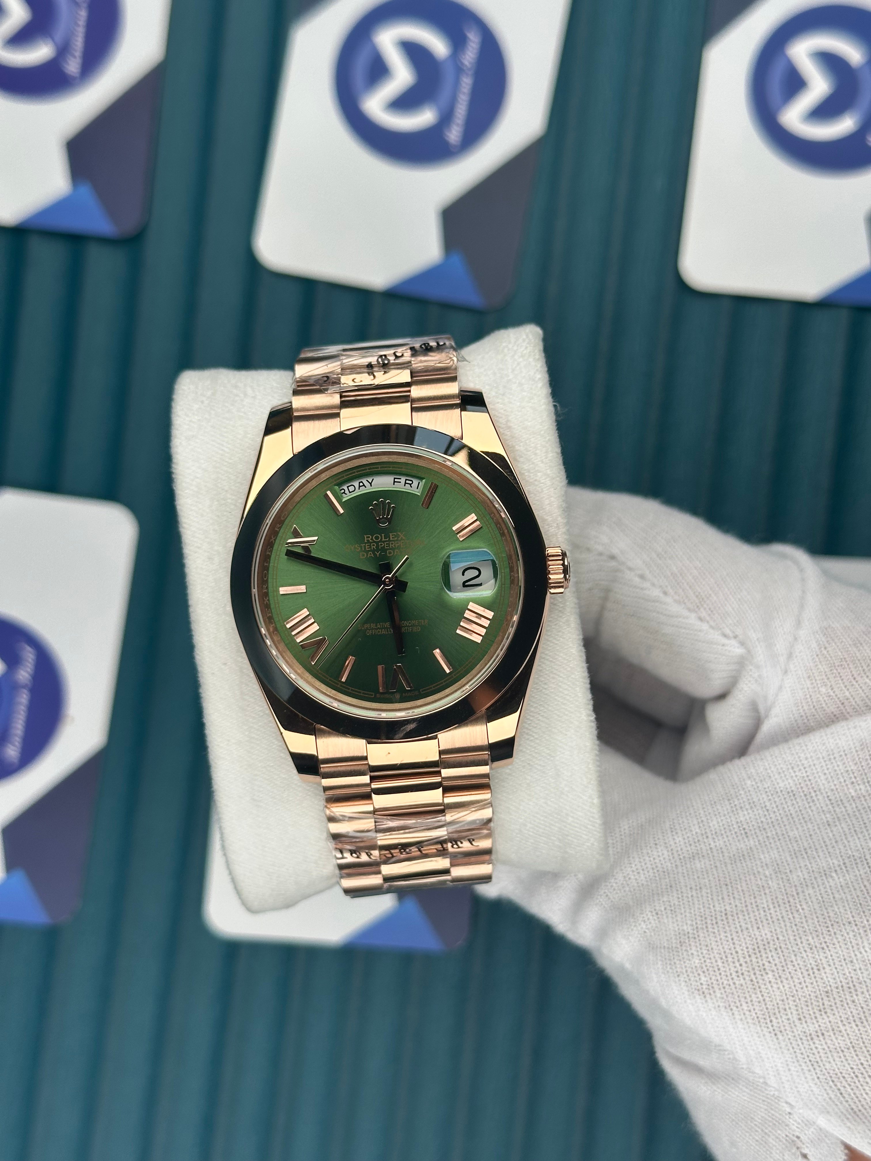 ROLEX DAY-DATE GREEN DIAL OVAL BEZEL ROSE PRESIDENT