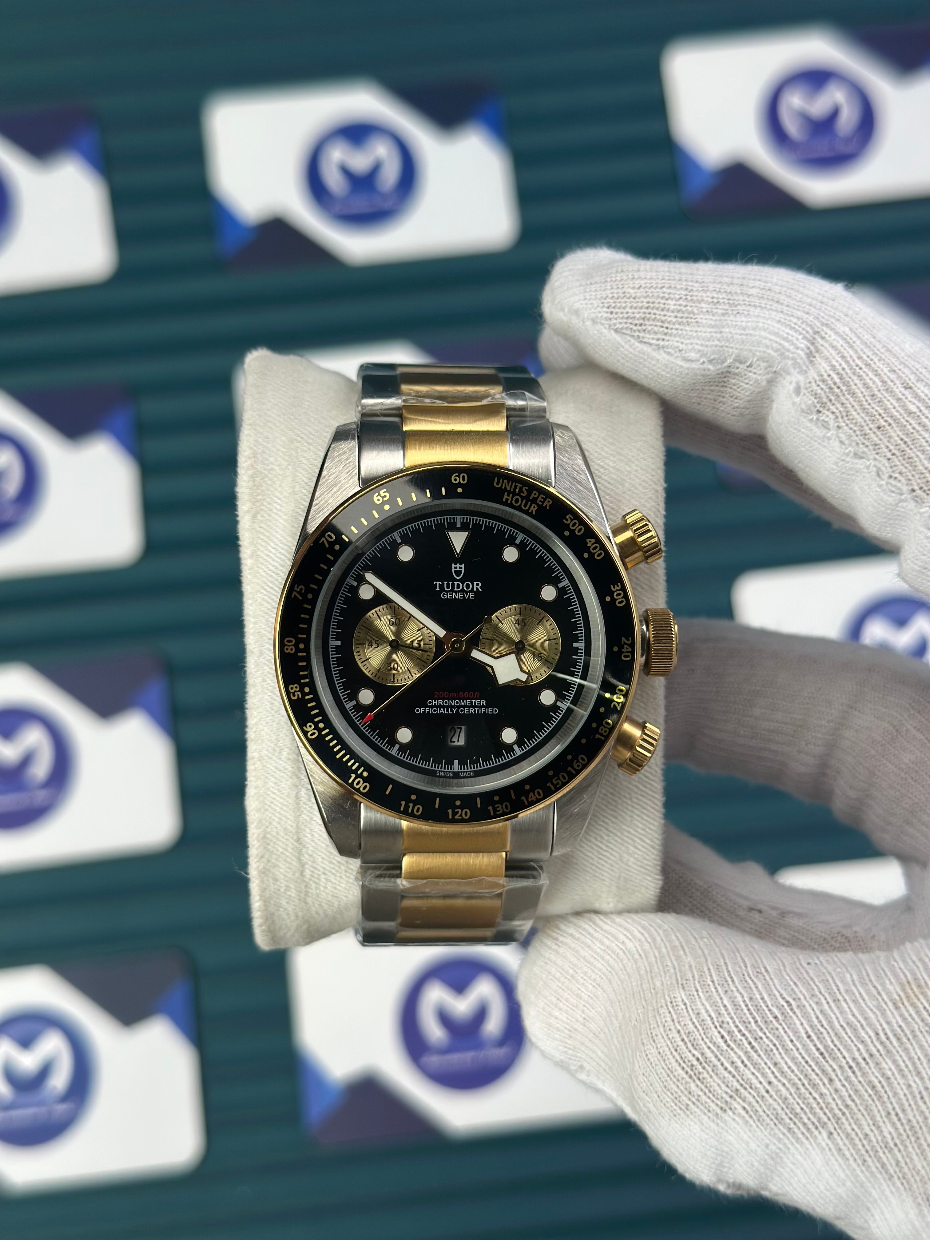 TUDOR BLACK BAY CHRONO BLACK DIAL GOLD CHRONO GOLD-SILVER OYSTER