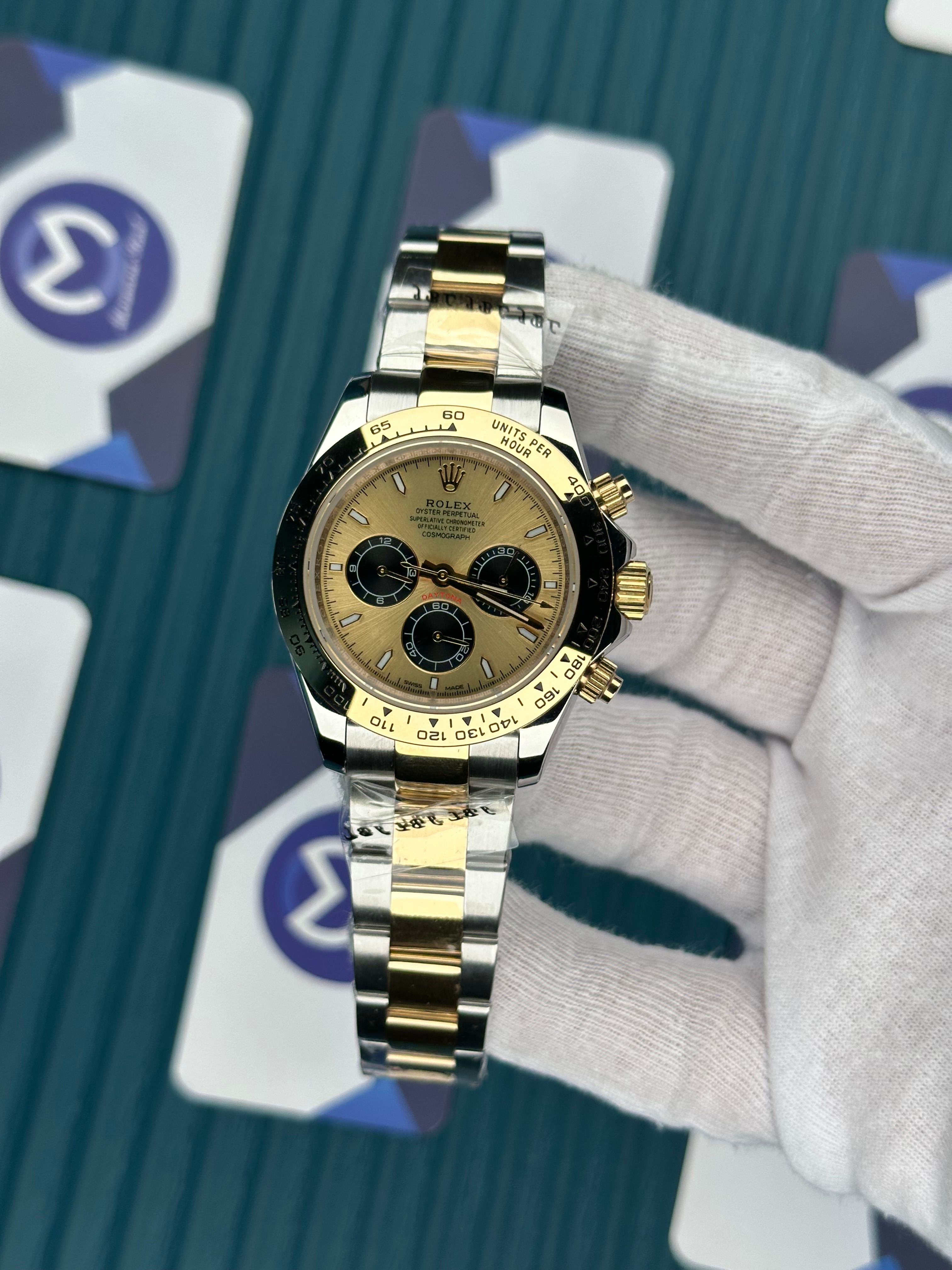ROLEX DAYTONA CHAMPAGNE DIAL GOLD-SILVER OYSTER
