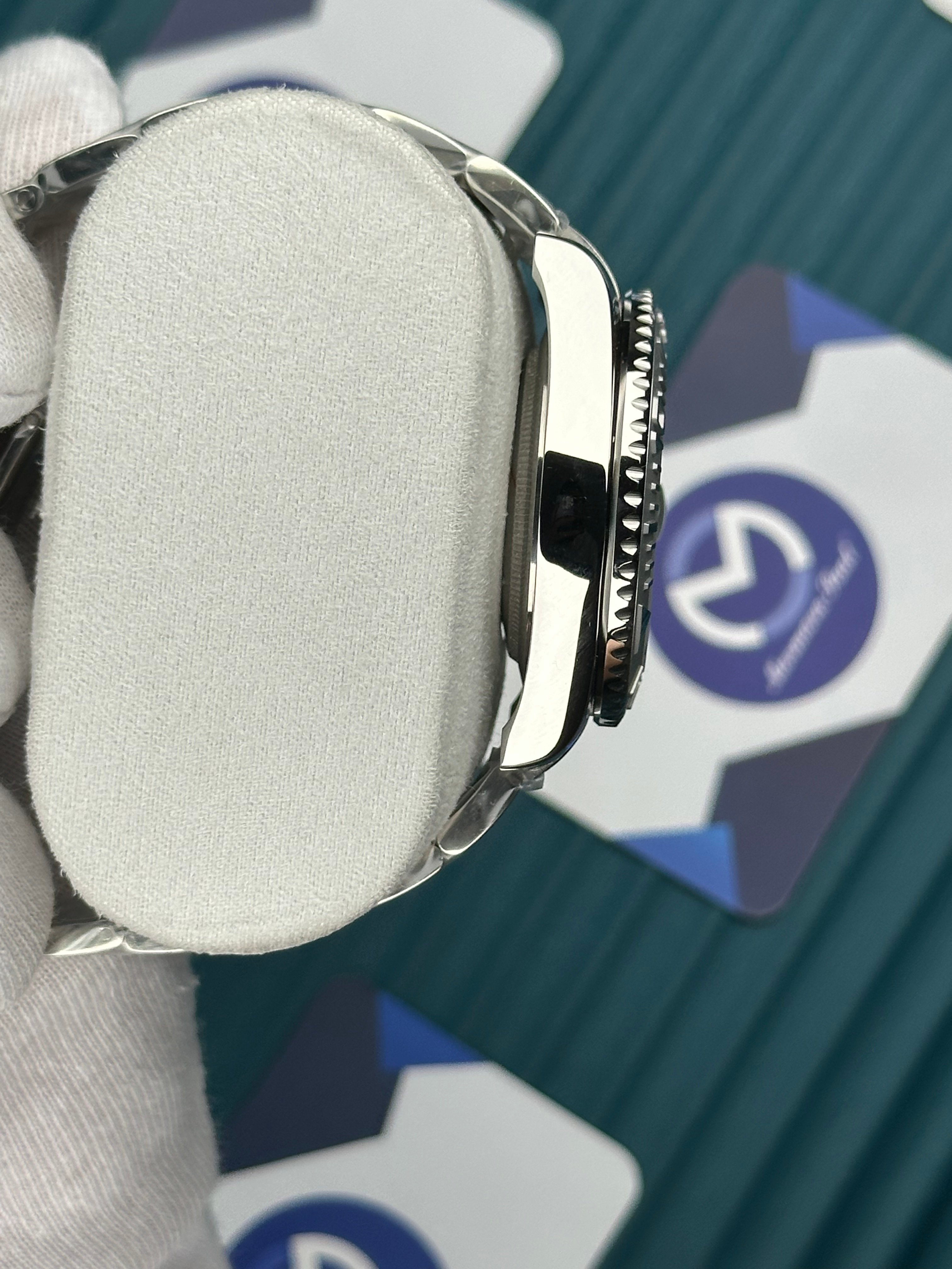 ROLEX YACHT-MASTER BLUE DIAL SILVER BEZEL AND OYSTER