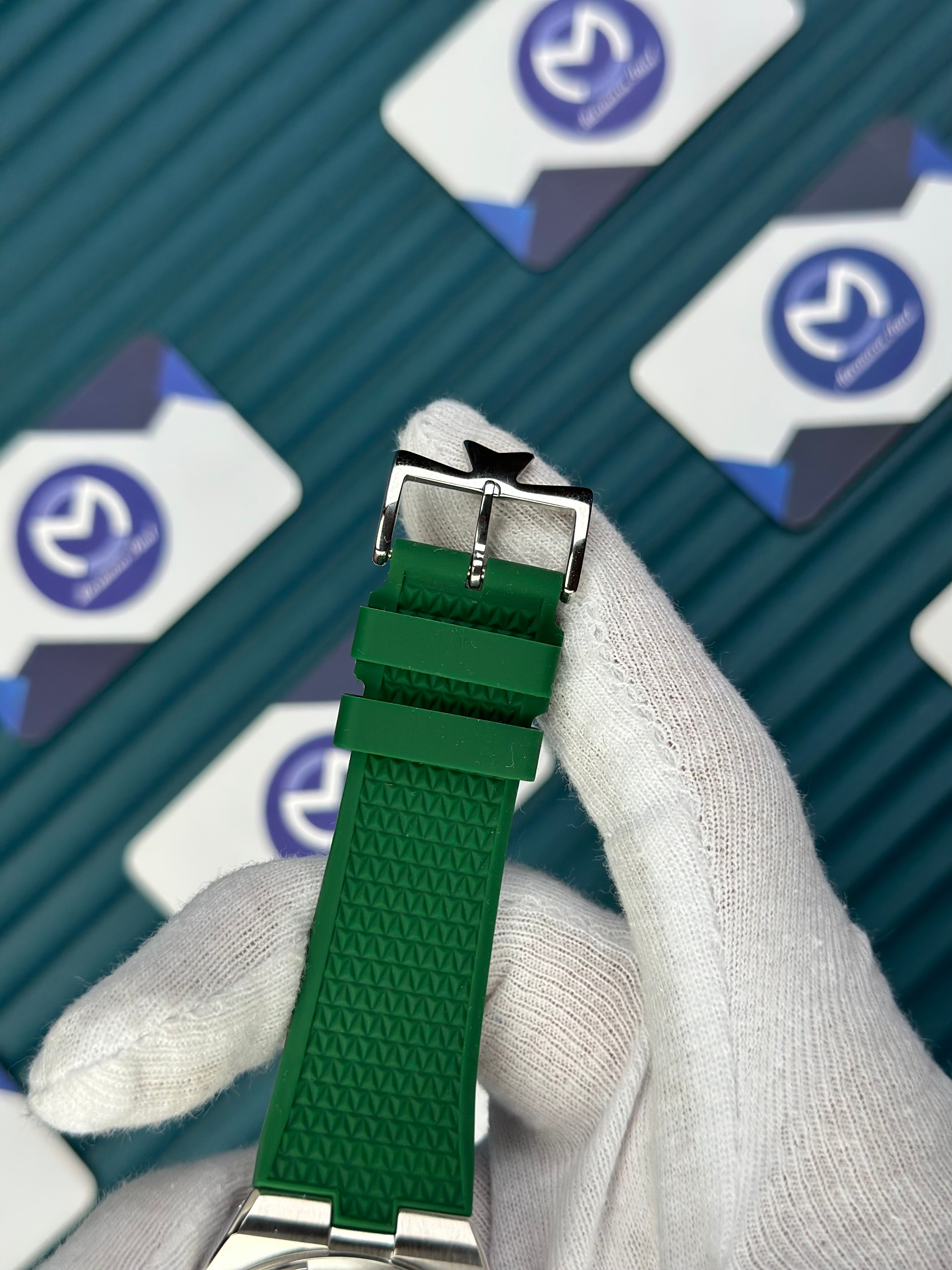 VACHERON CONSTANTIN GREEN DIAL SILVER CASE OVERSEAS GREEN RUBBER