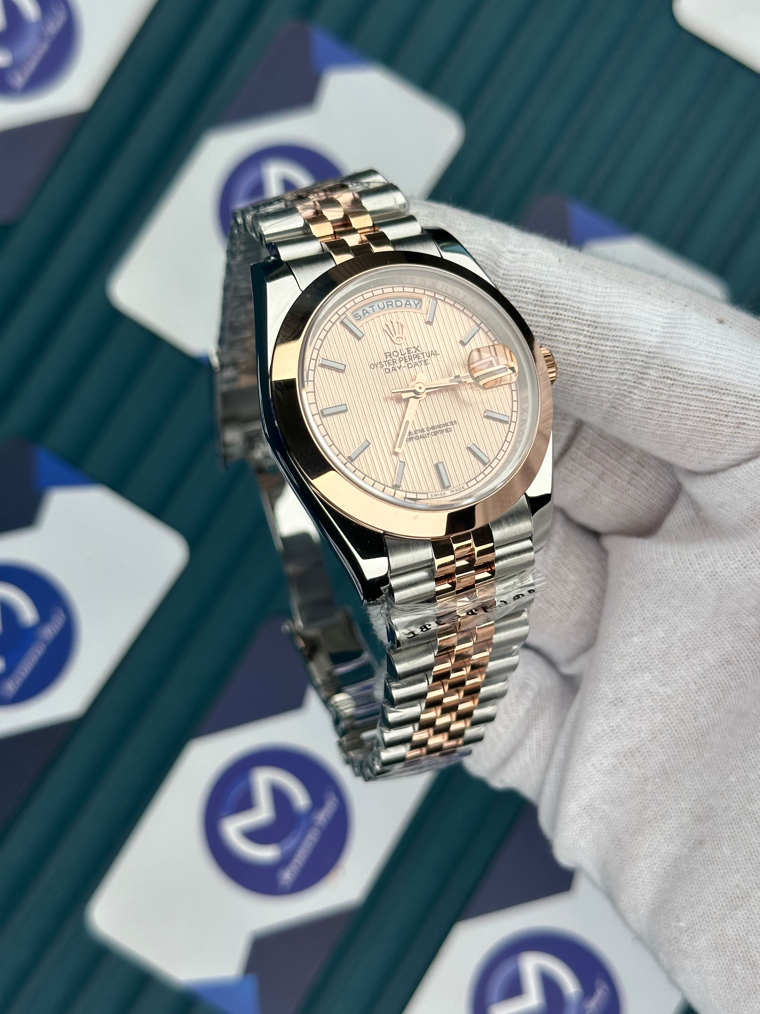 ROLEX DAY-DATE MOZAIK ROSE DIAL OVAL BEZEL ROSE-SILVER JUBILE