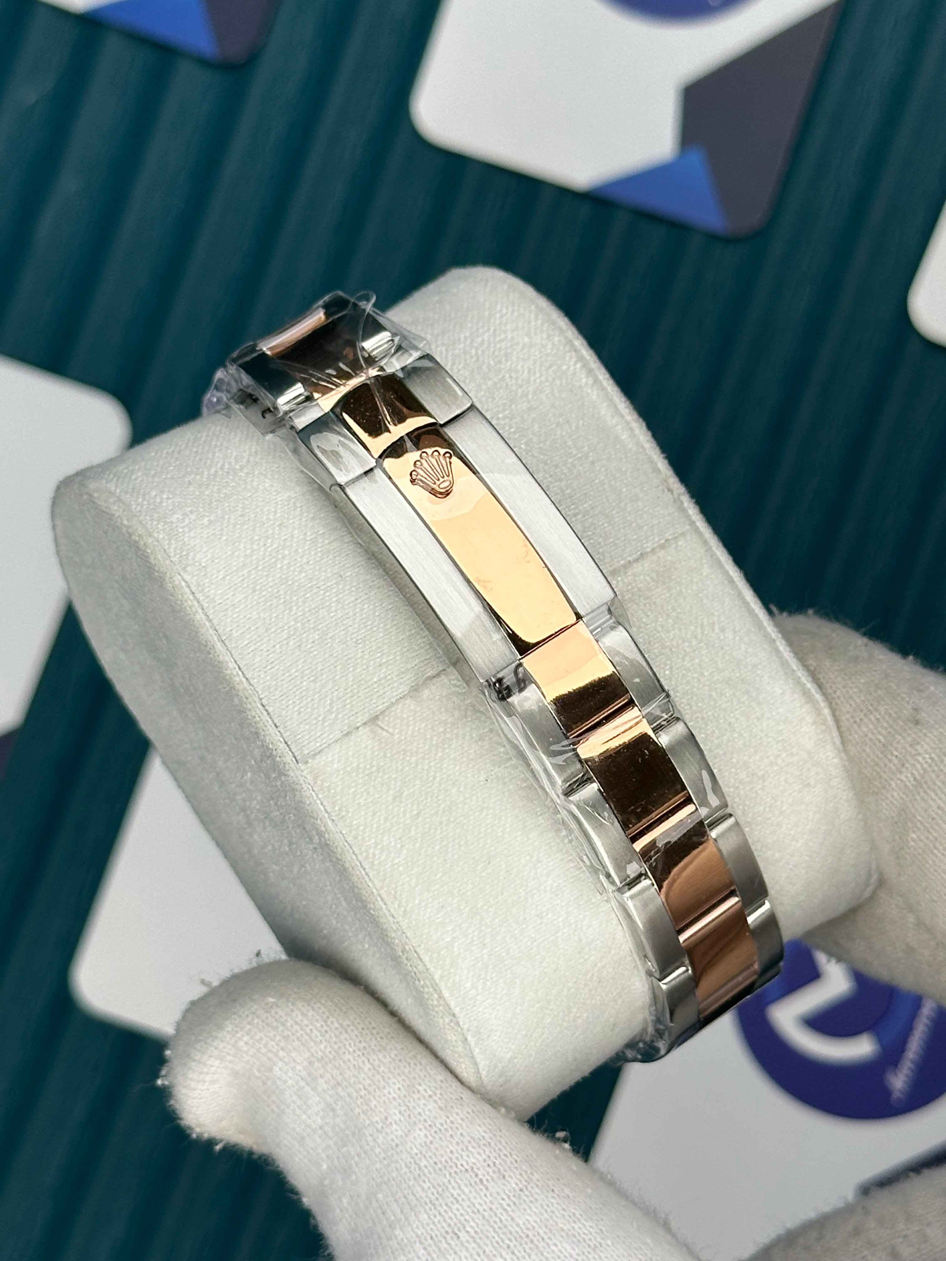 ROLEX 31 WHITE DIAL ROSE-SILVER OYSTER