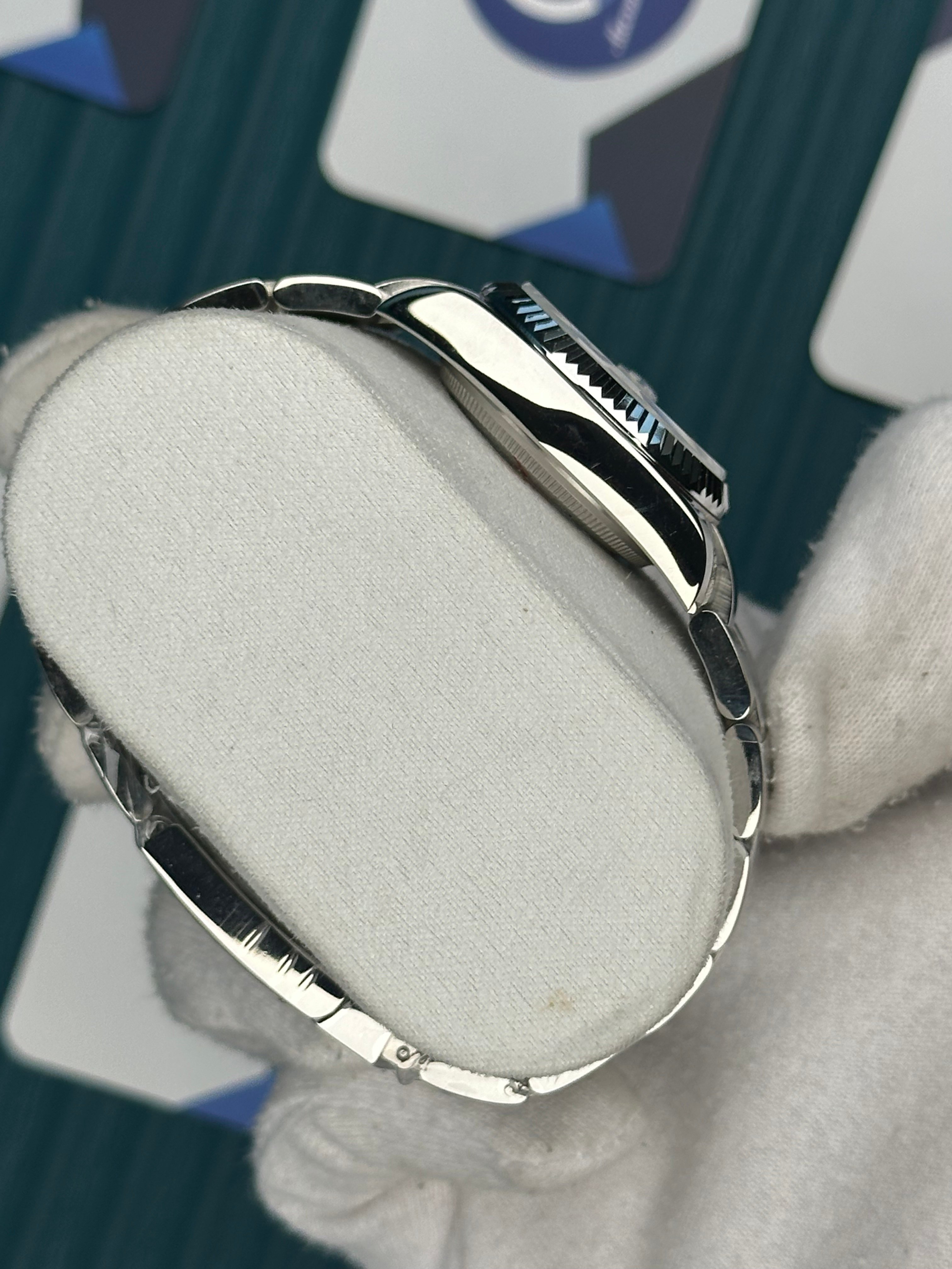 ROLEX 31 GREY DIAL SILVER OYSTER