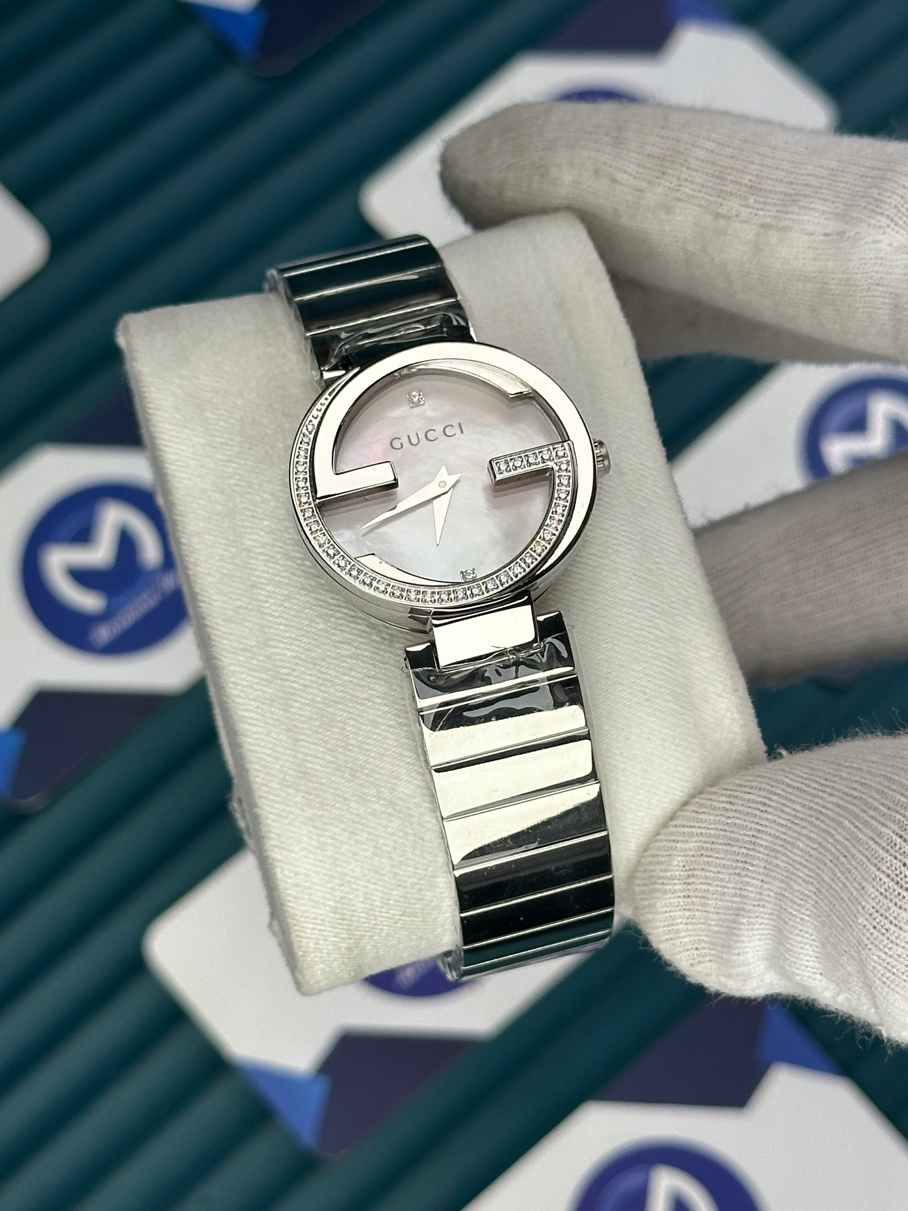 GUCCI WOMAN PINK DIAL G CASAE DIAMOND DIAL SILVER CORD