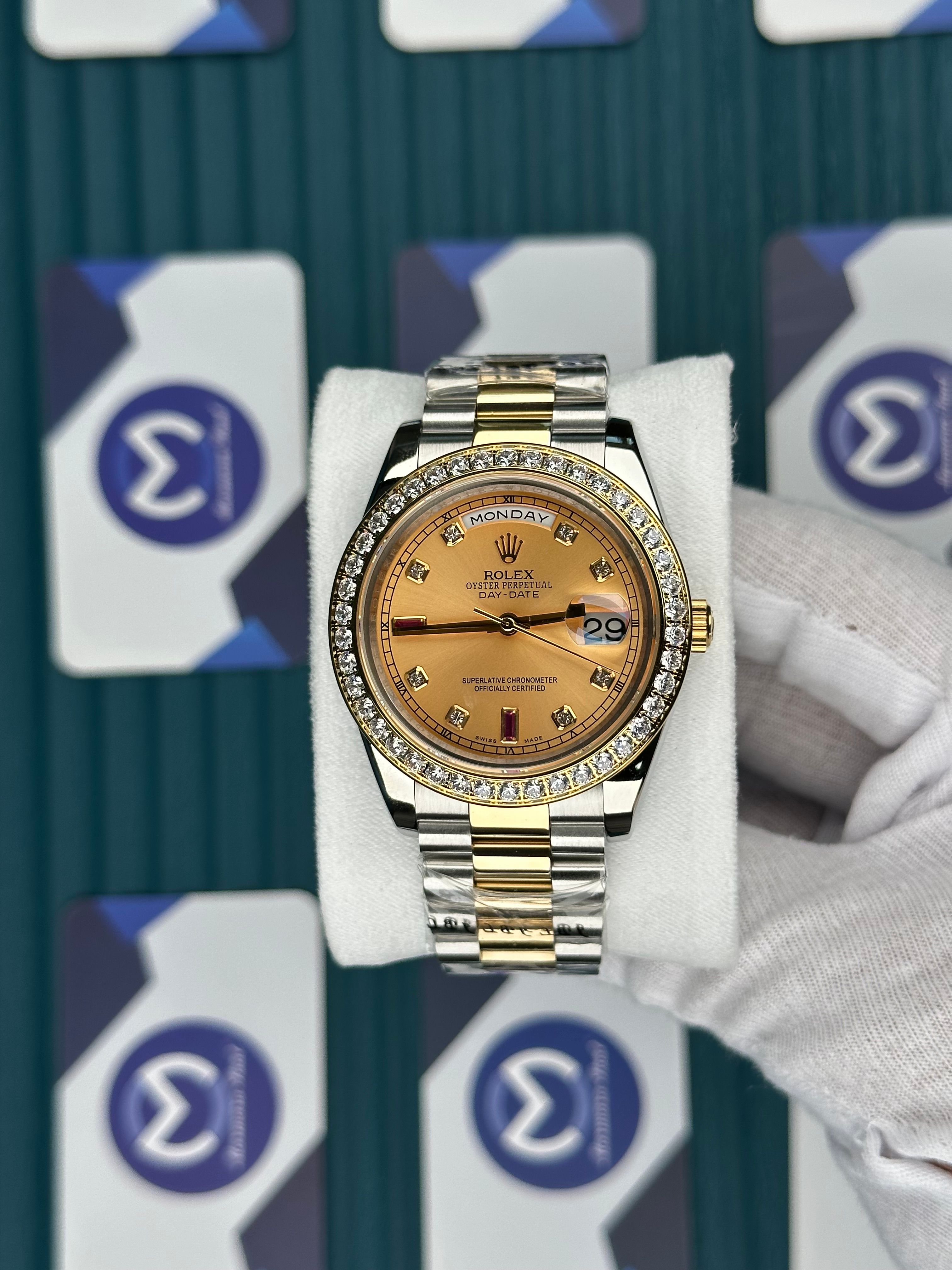 ROLEX DAY-DATE GOLD DIAL DIAMOND INDEX AND BEZEL GOLD-SILVER PRESIDENT