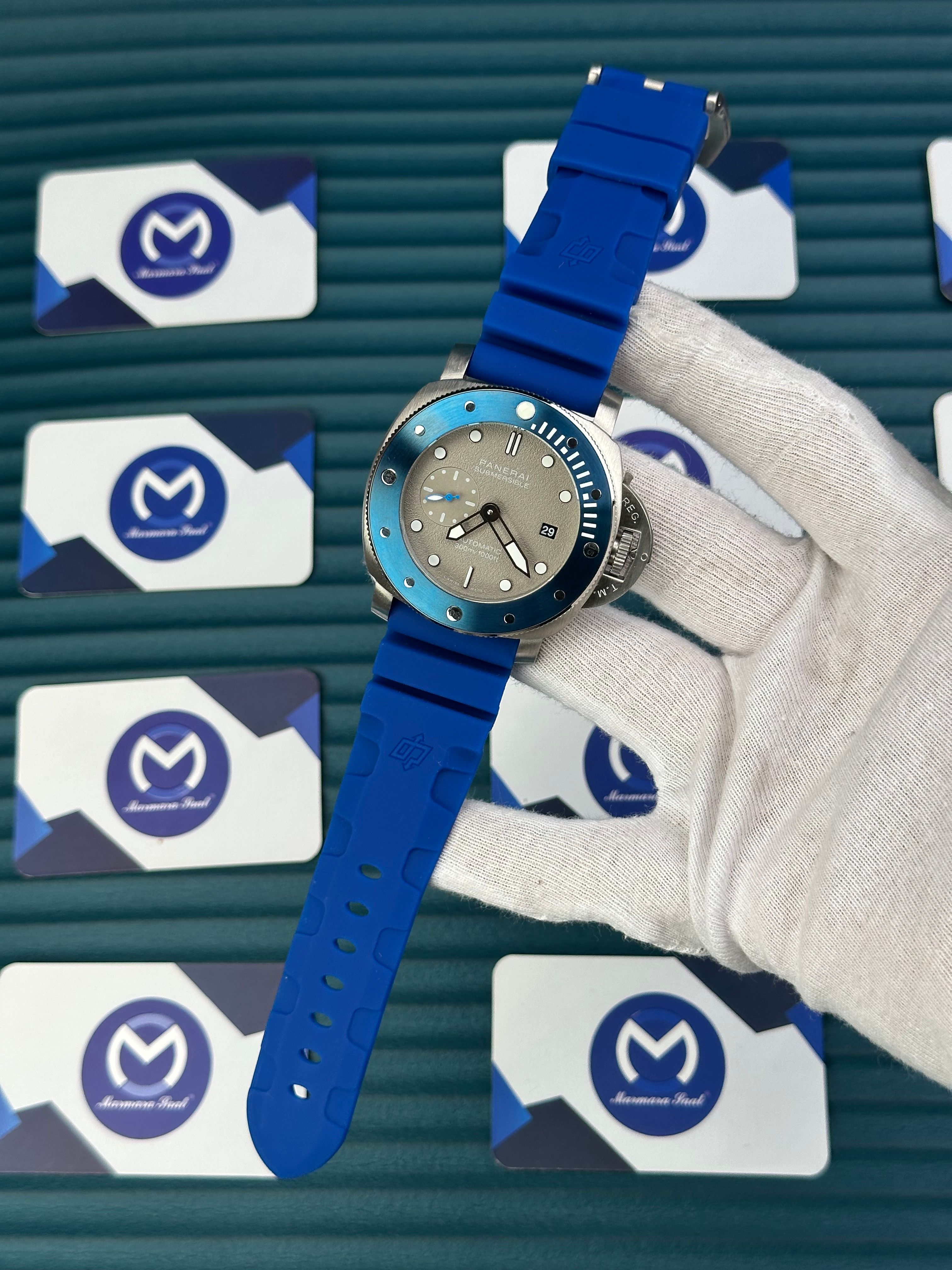 PANERAI SUBMERSIBLE GREY DIAL AUTOMATIC BLUE RUBBER CORD