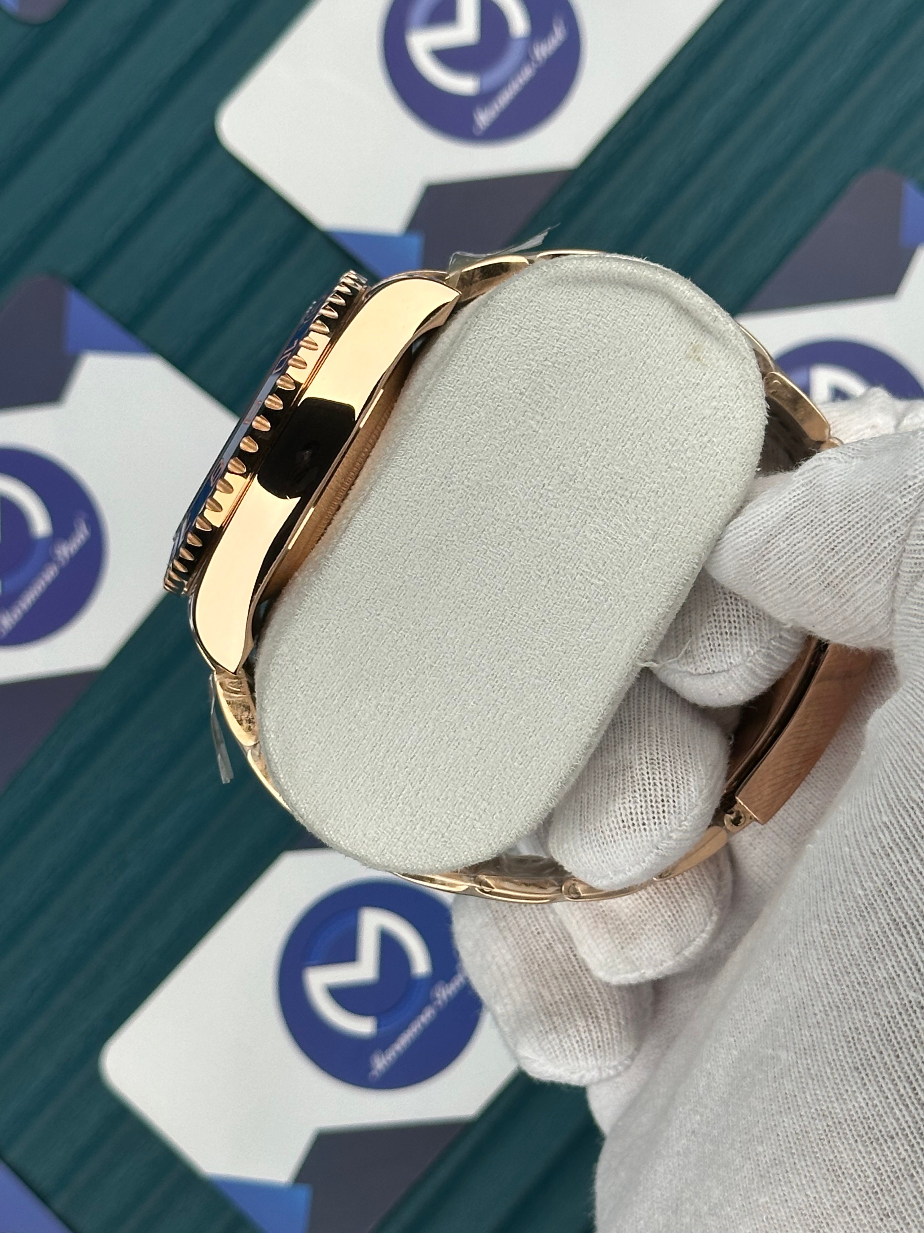 ROLEX YACHT-MASTER WHITE BLUE DIAL ROSE OYSTER 