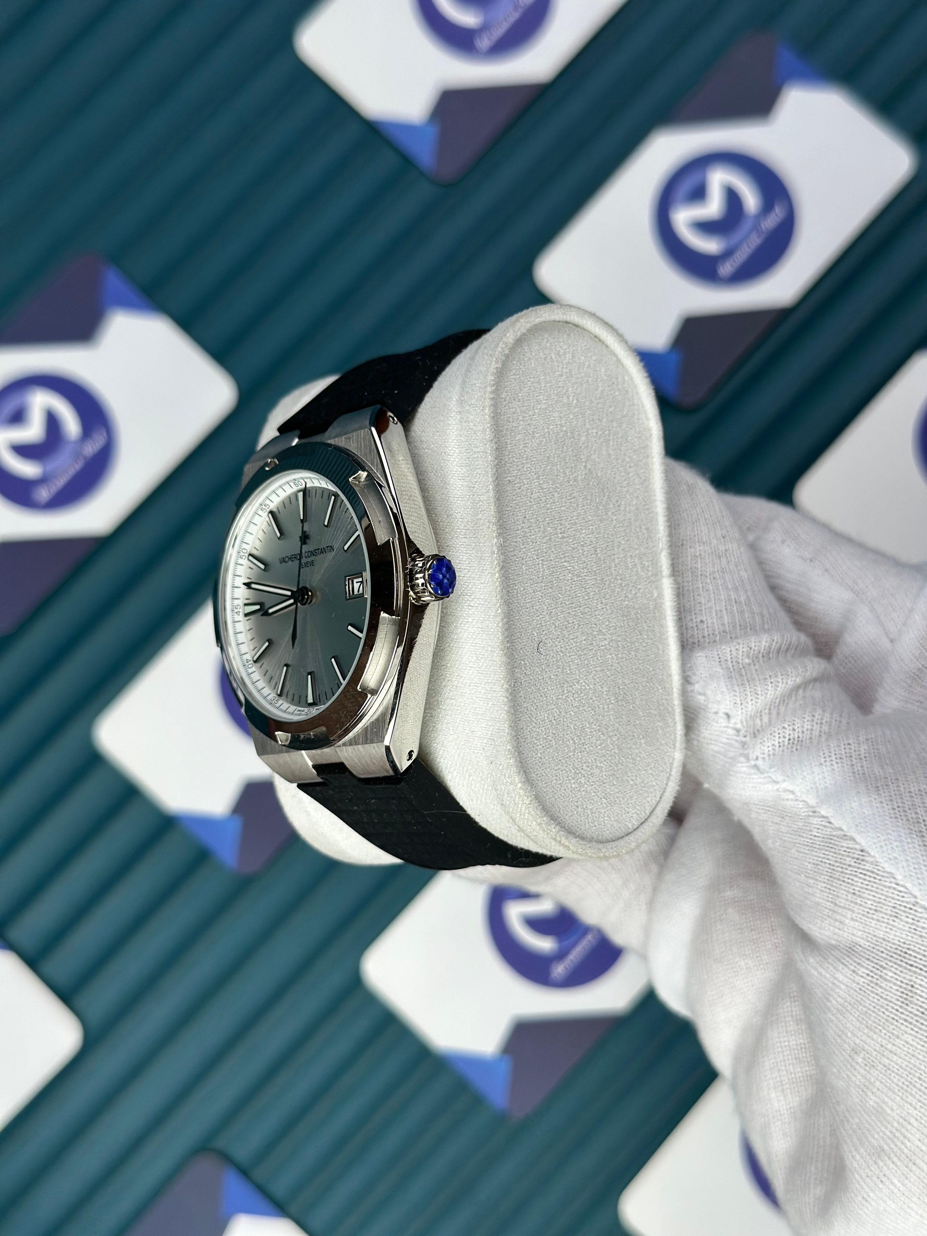 VACHERON CONSTANTIN WHITE DIAL SILVER CASE OVERSEAS BLACK RUBBER