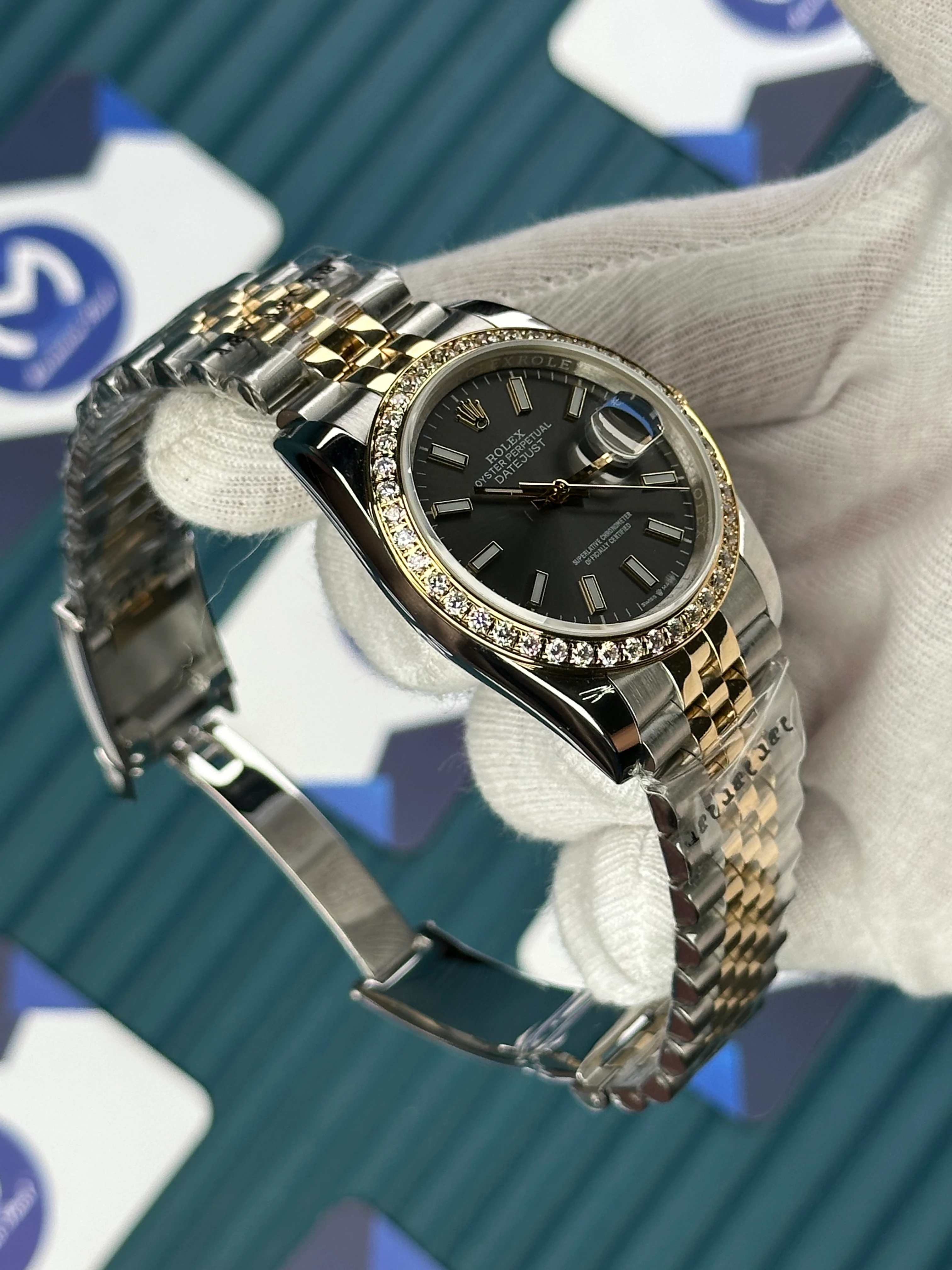 ROLEX 36 MM DATEJUST GREY DIAL ROD INDEX DIAMOND BEZEL GOLD-SILVER JUBILE 