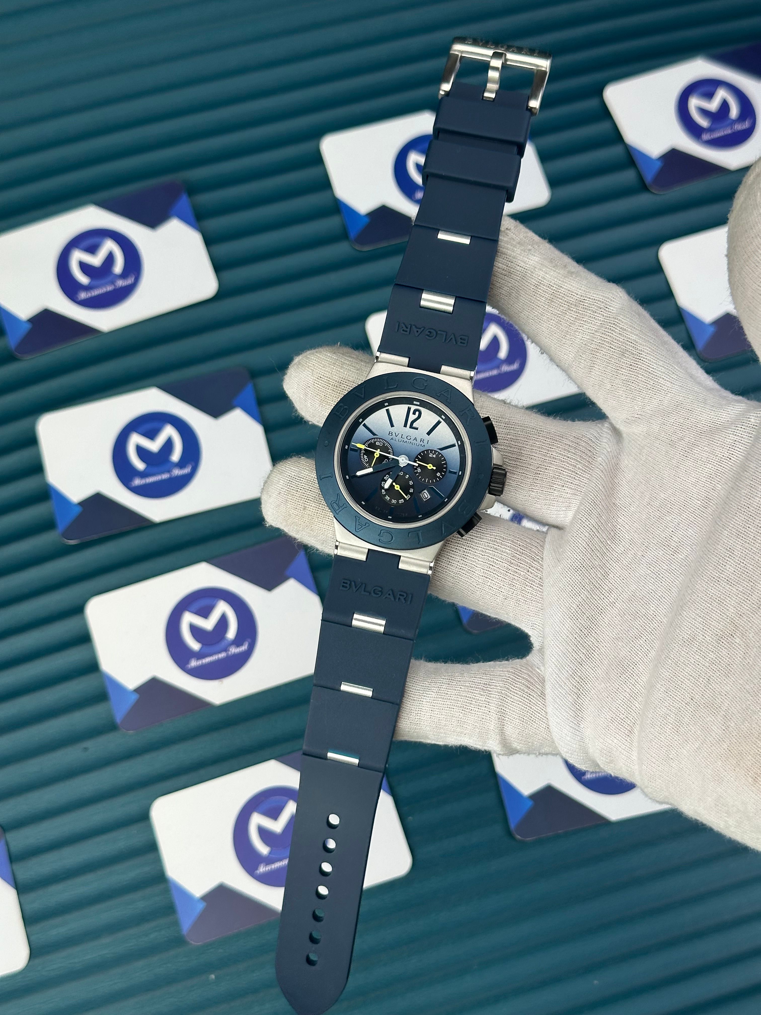BVLGARI TITANYUM WHITE BLUE DIAL BLUE BEZEL CHRONOGRAPH BLUE RUBBER