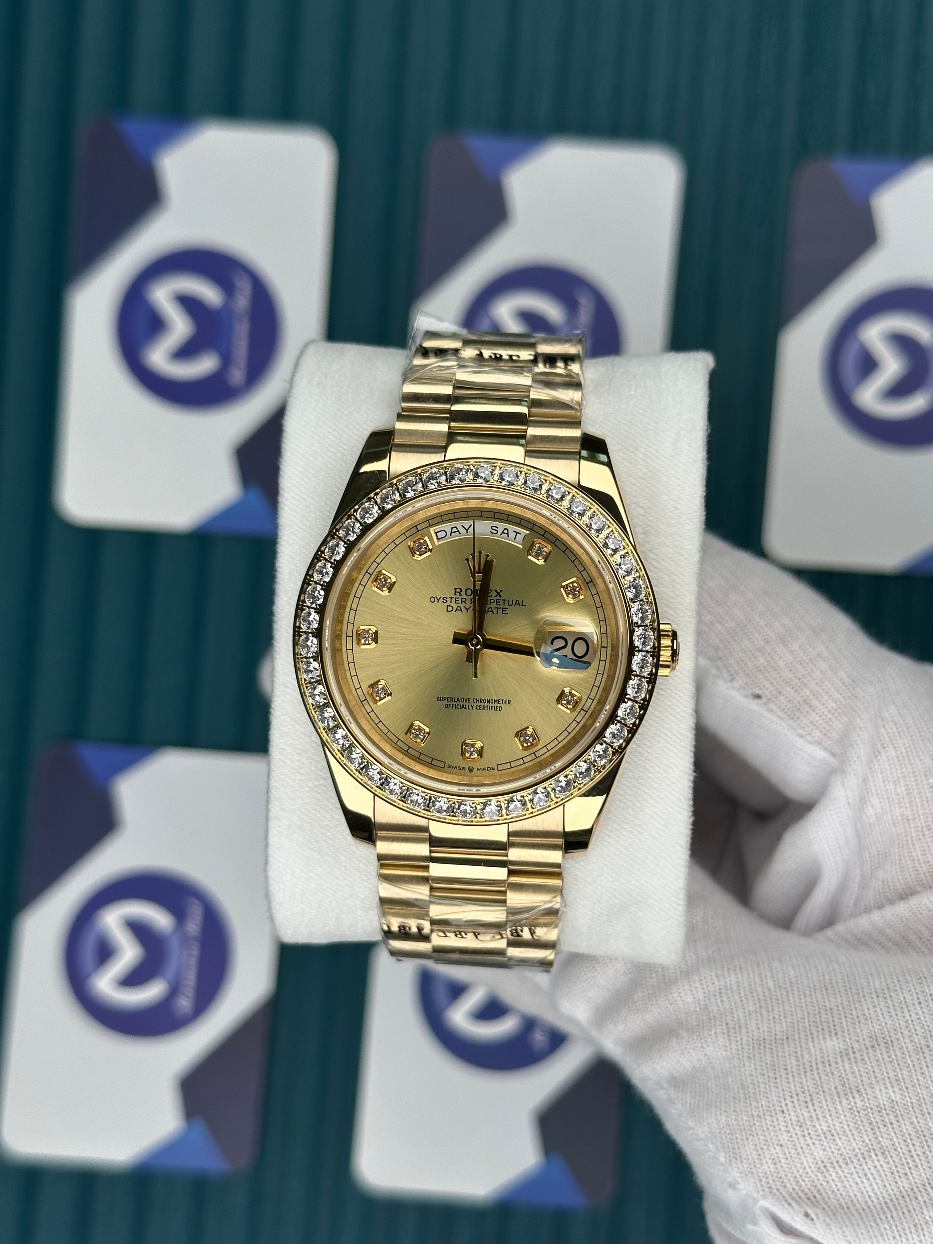 ROLEX DAY-DATE GOLD DIAL DIAMOND INDEX AND BEZEL GOLD PRESIDENT