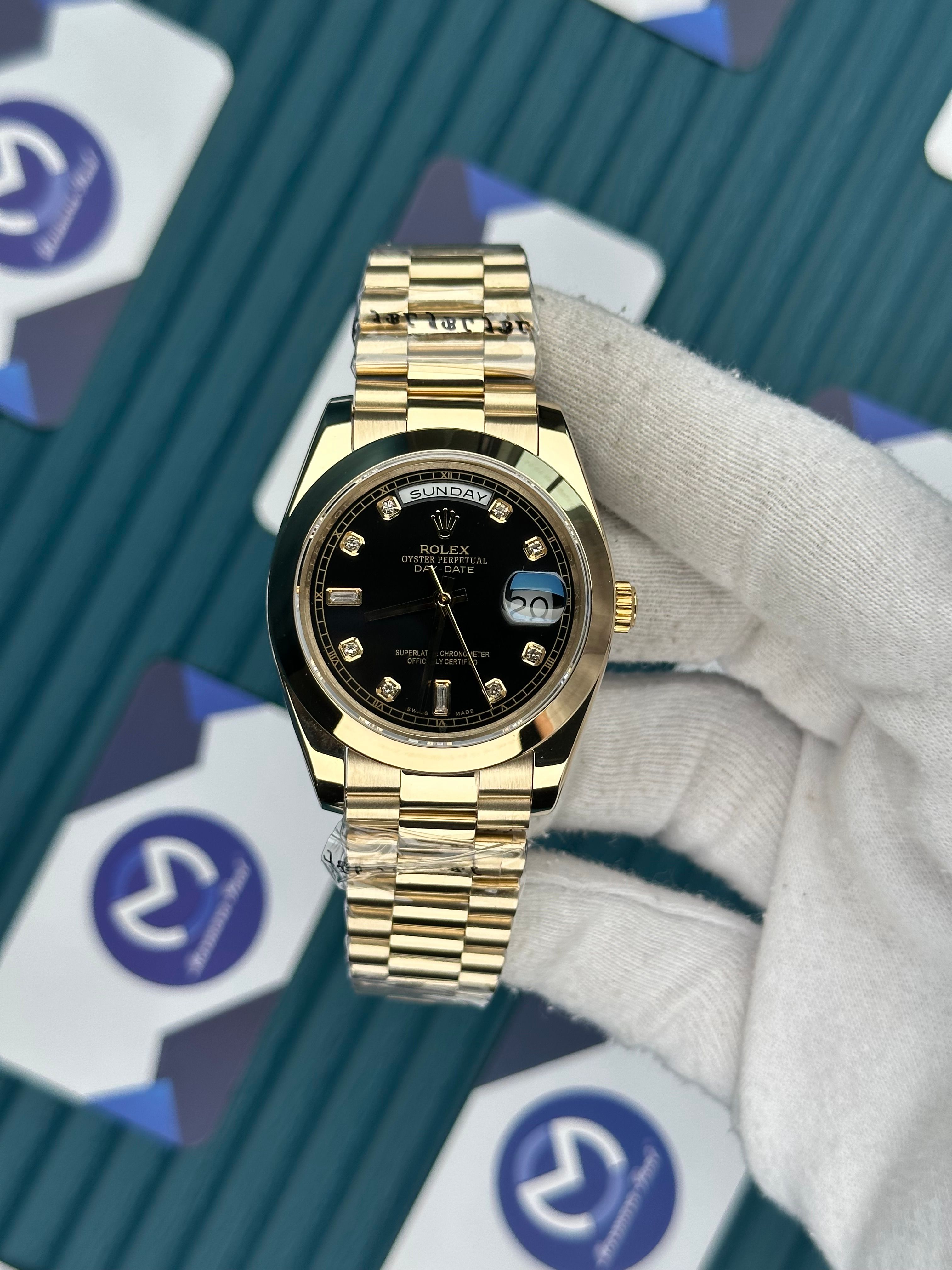 ROLEX DAY-DATE BLACK DIAL OVAL BEZEL DIAMOND INDEX GOLD PRESIDENT