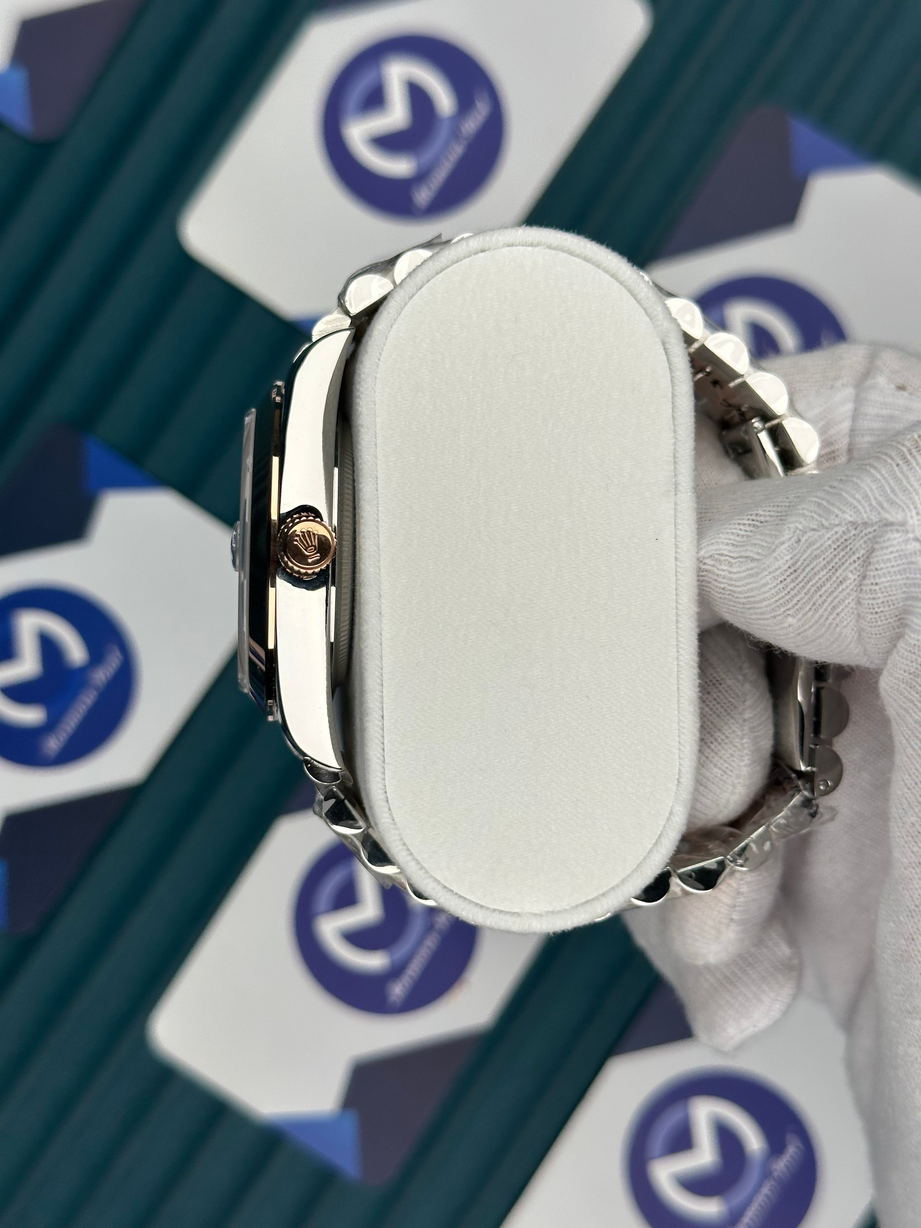 ROLEX DAY-DATE WHITE DIAL OVAL BEZEL ROMA INDEX ROSE-SILVER PRESIDENT