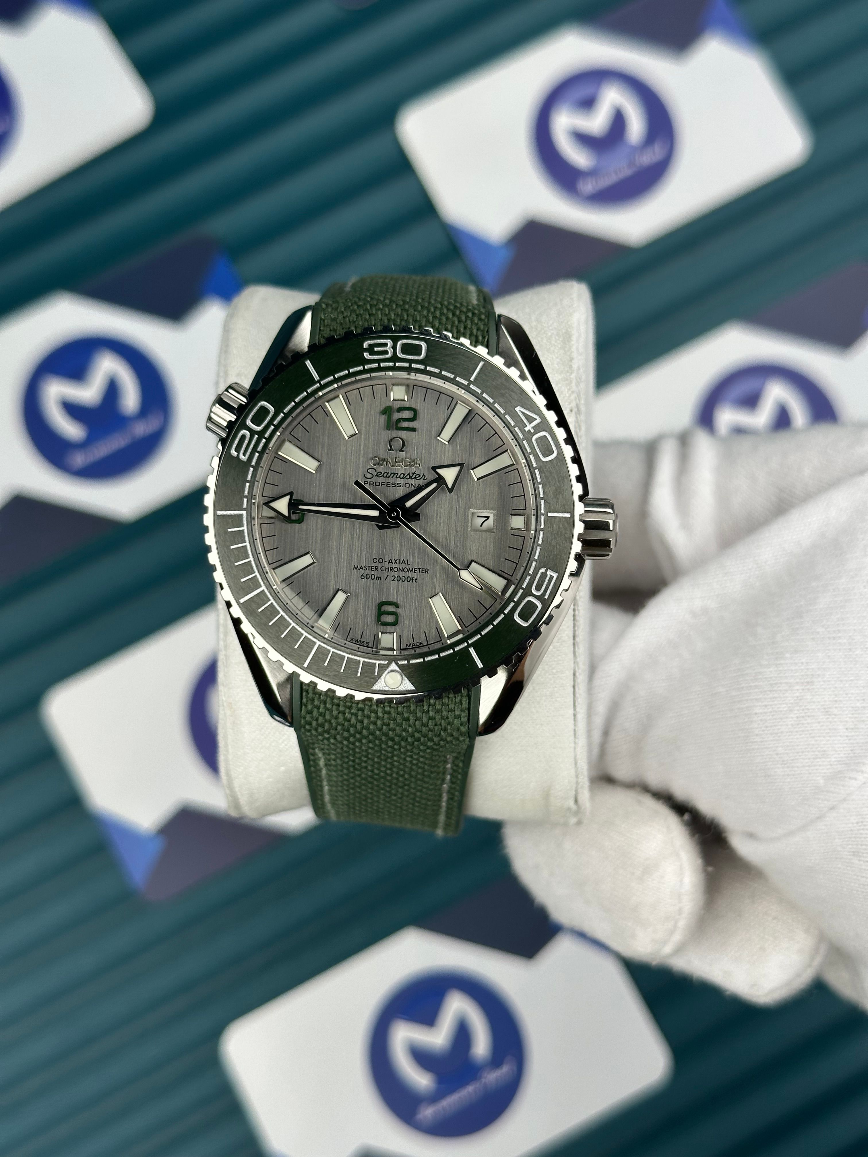 Omega Seamaster PVD Yeşil Kauçuk Kordon Gri Kadran