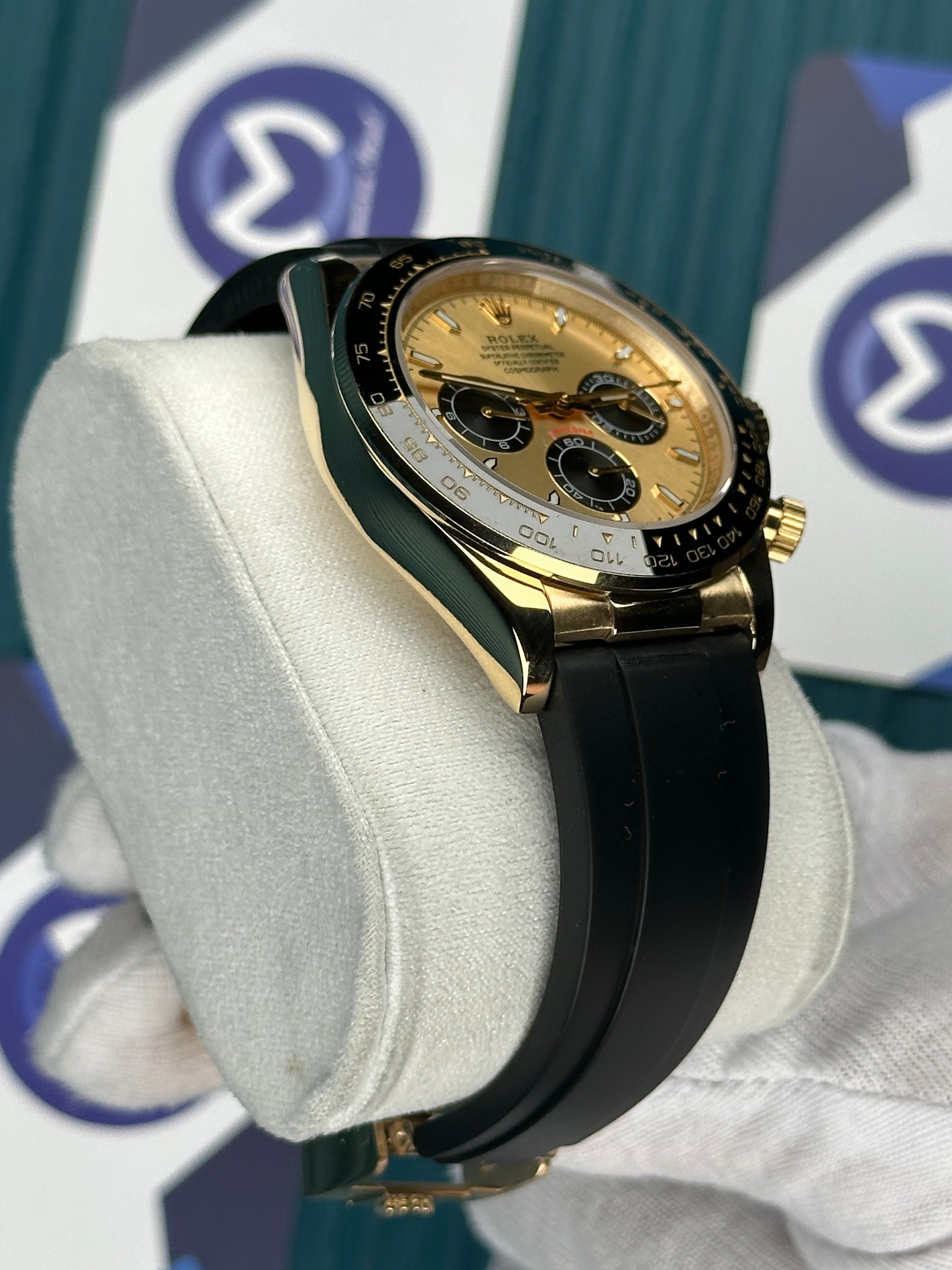 ROLEX DAYTONA CHAMPAGNE DIAL GOLD CASE OYSTERFLEX