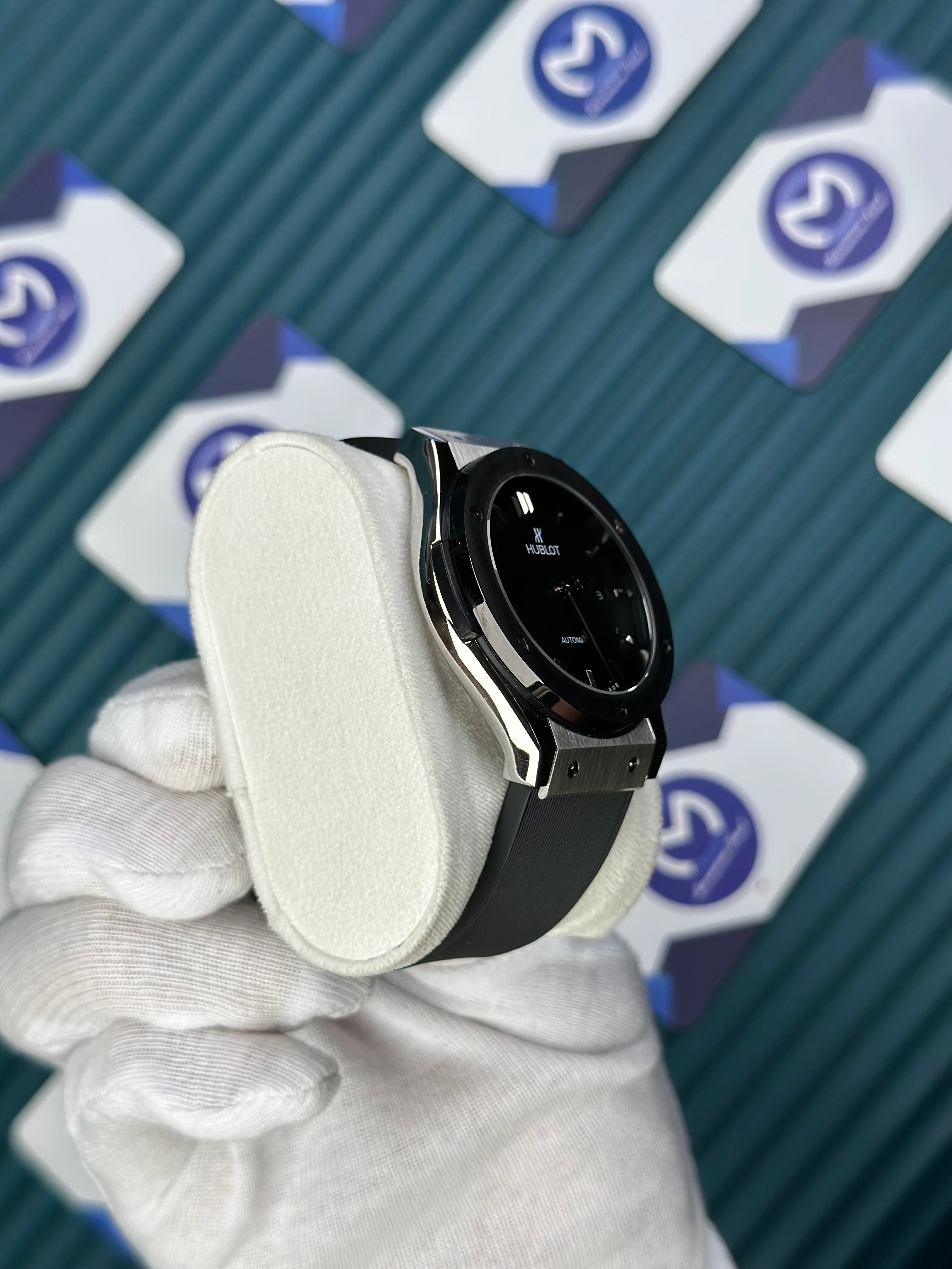 HUBLOT GENEVE AUTOMATIC VENDOME BLACK DIAL SILVER CASE BLACK BEZEL BLACK RUBBER CORD 