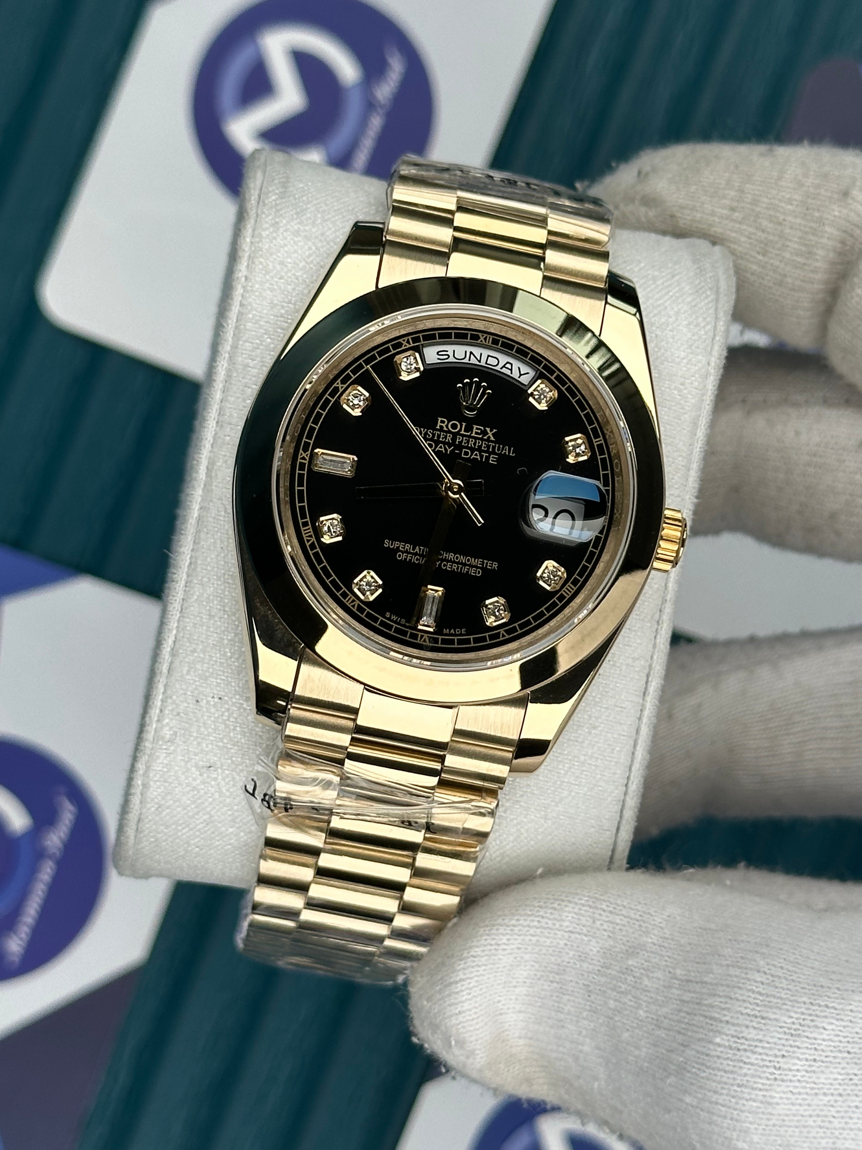 ROLEX DAY-DATE BLACK DIAL OVAL BEZEL DIAMOND INDEX GOLD PRESIDENT