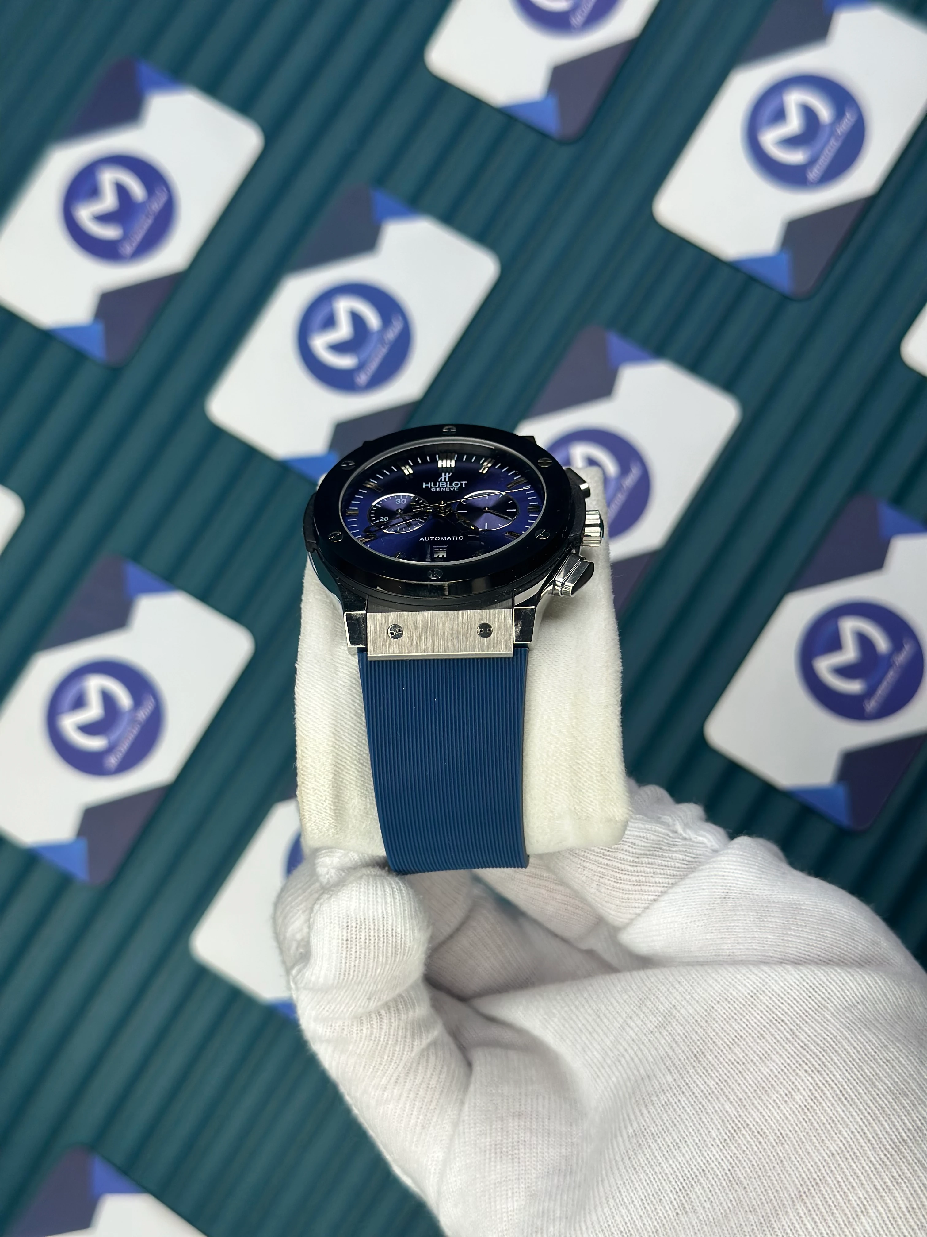 HUBLOT AUTOMATIC BLUE CHRONOGRAP BLACK BEZEL SILVER CASE BLUE RUBBER CORD 