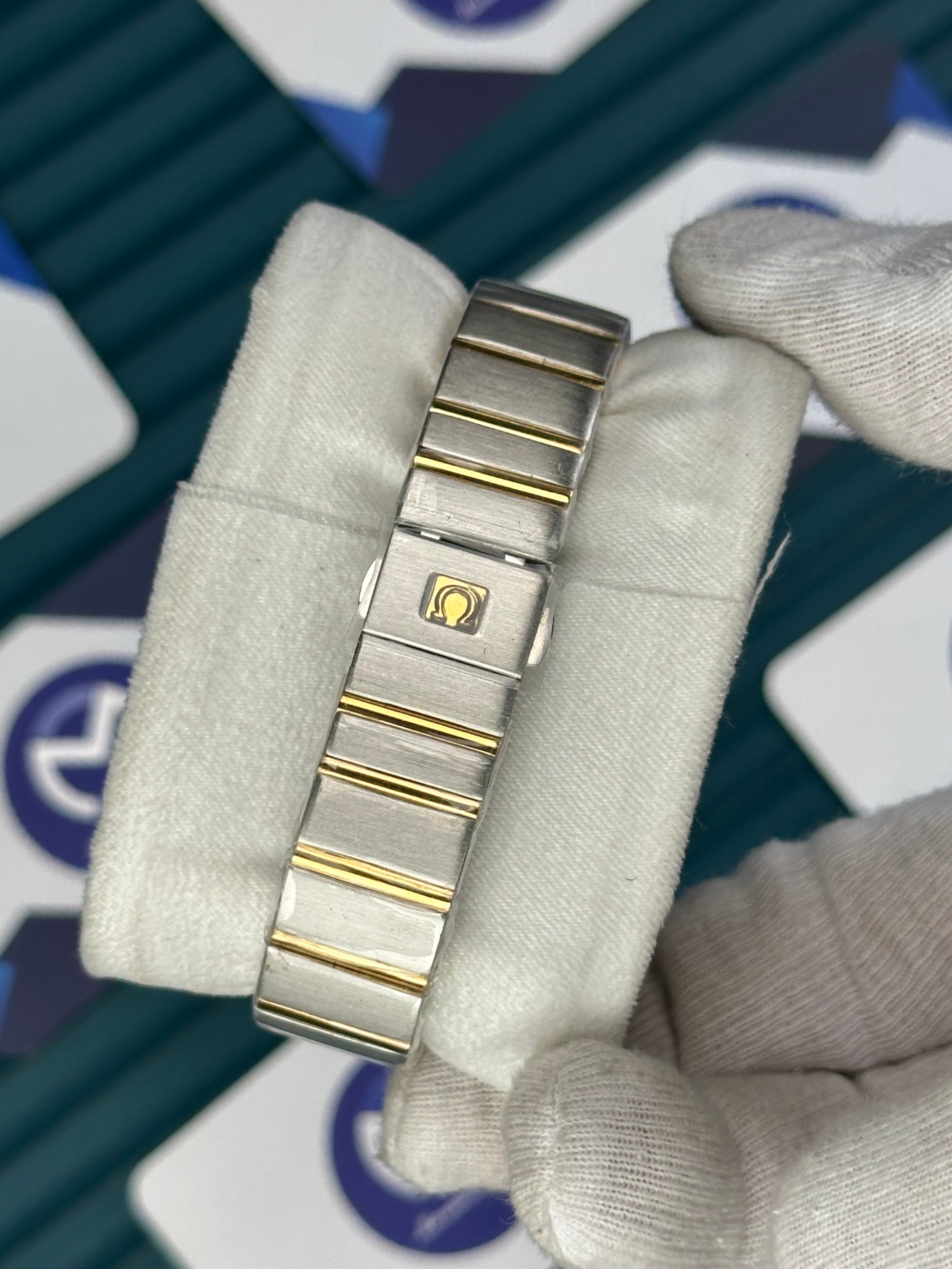 Omega Constellation Manhattan White Dial Quartz 28 mm Gold-Silver Bracelet