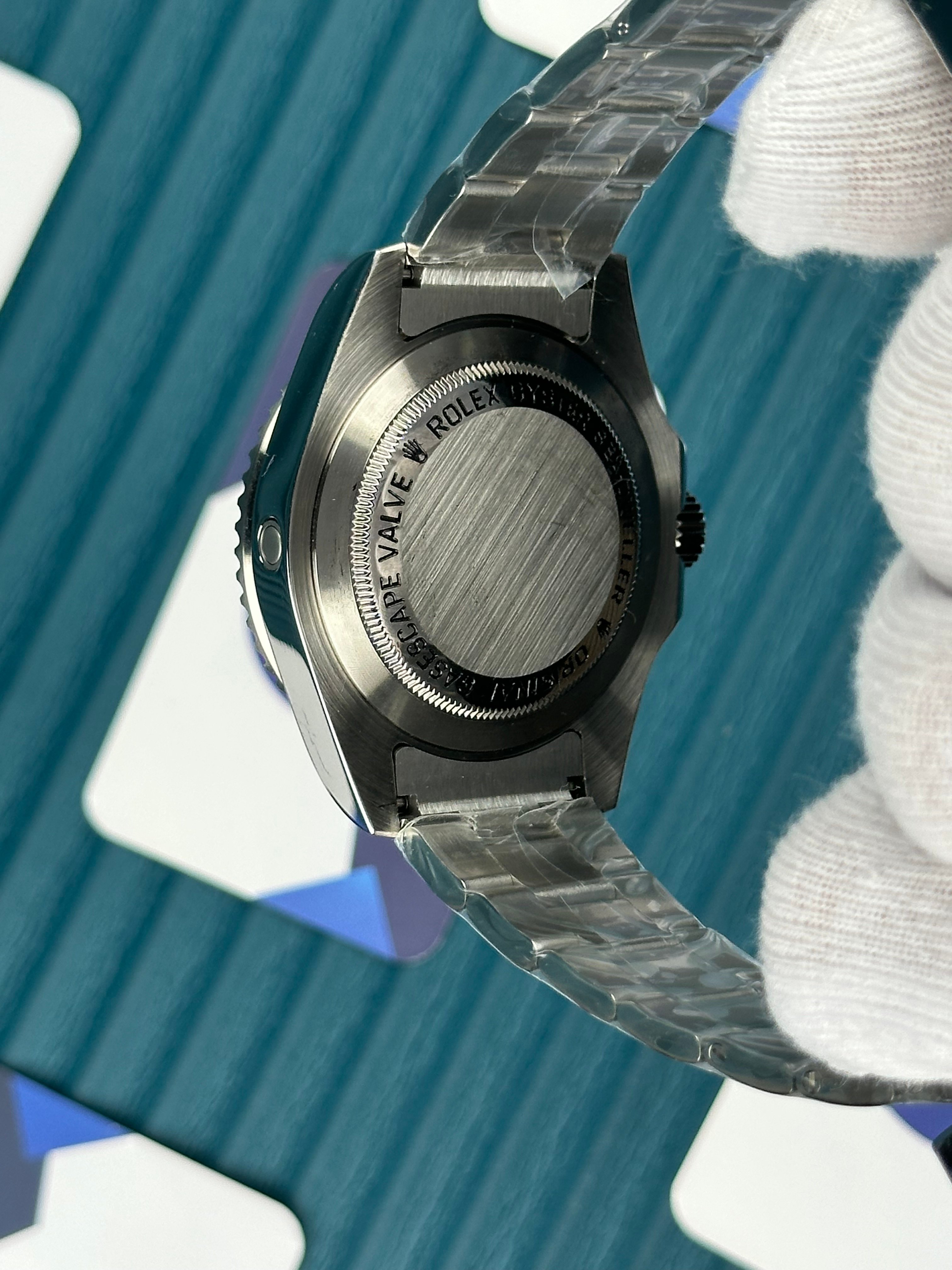 ROLEX SEA DWELLER BLACK DIAL SILVER OYSTER