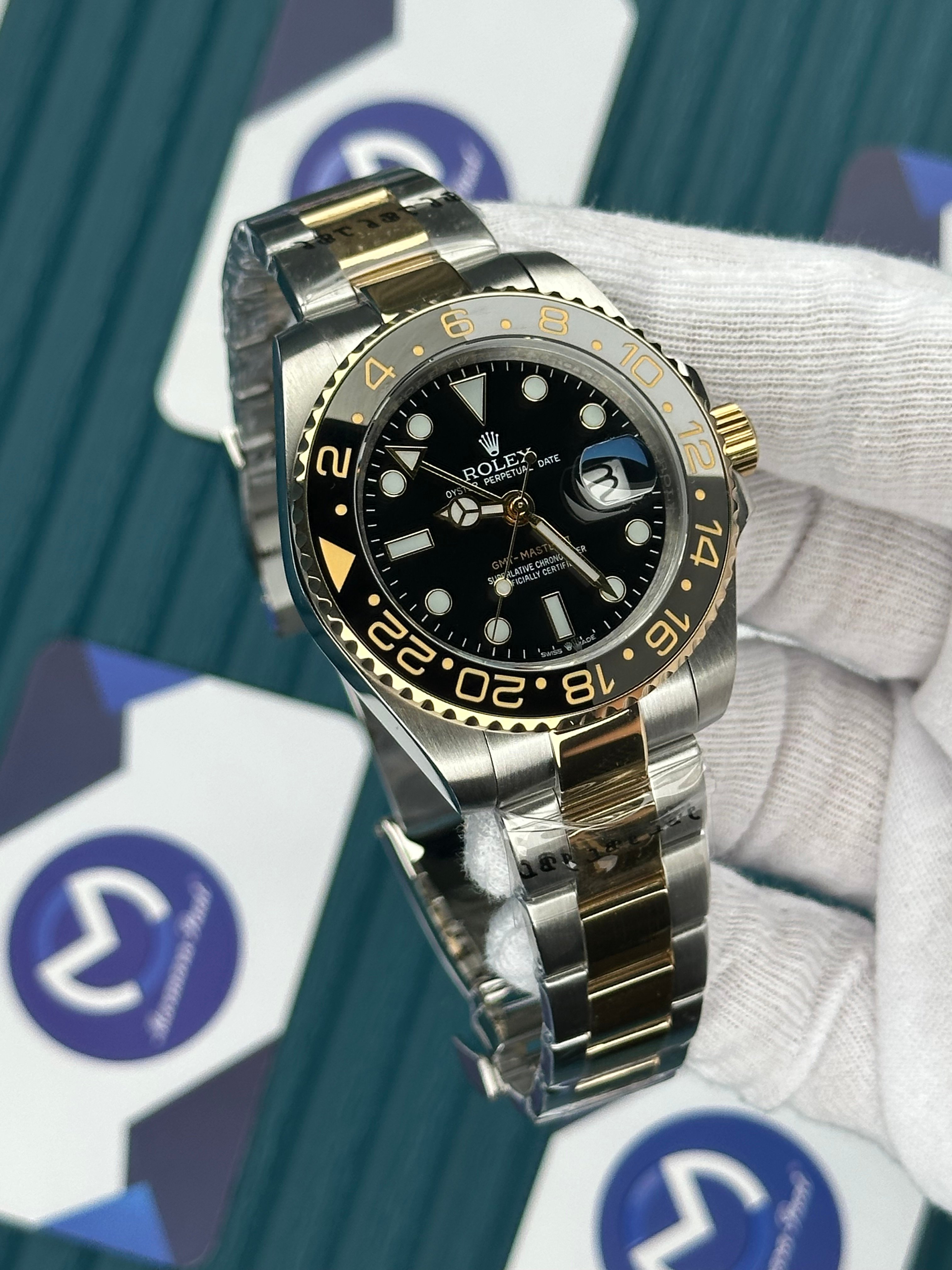 ROLEX GMT MASTER II BLACK DIAL GREY AND BLACK BEZEL GOLD-SILVER OYSTER
