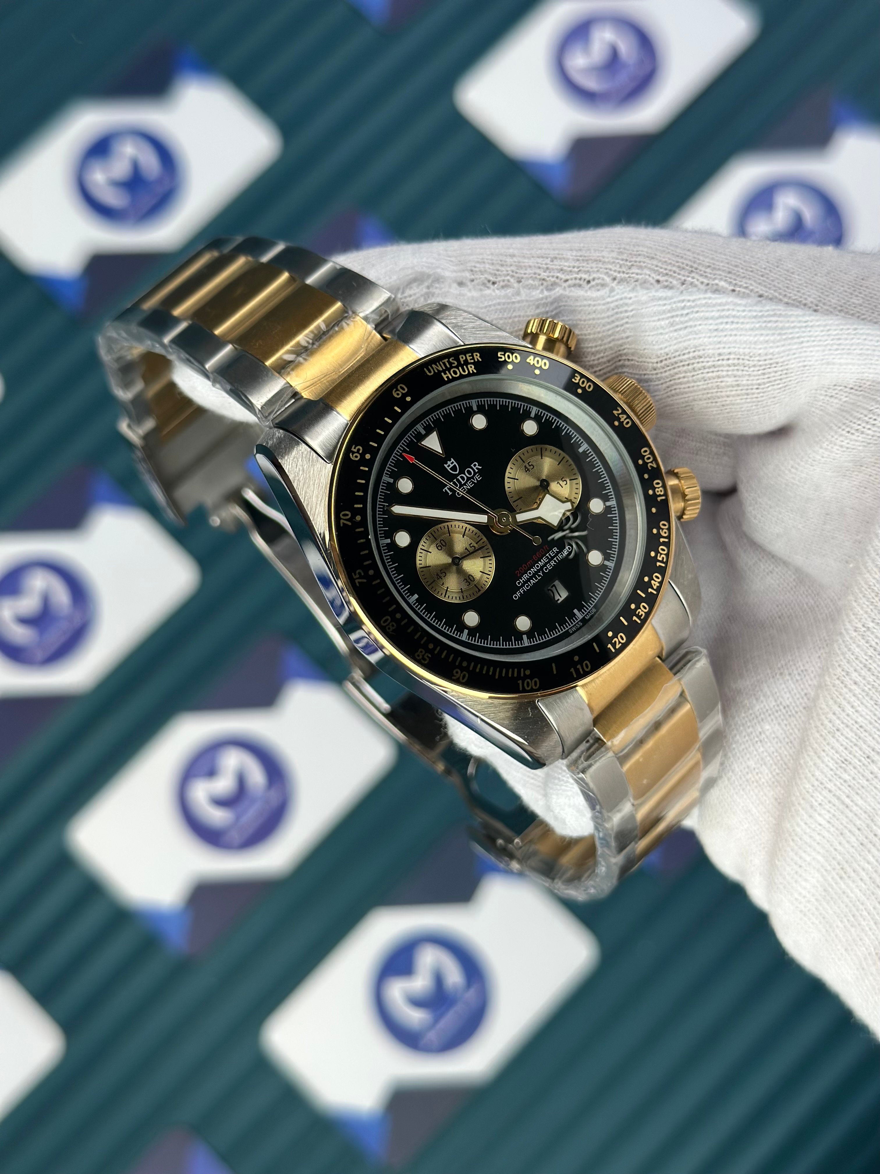TUDOR BLACK BAY CHRONO BLACK DIAL GOLD CHRONO GOLD-SILVER OYSTER