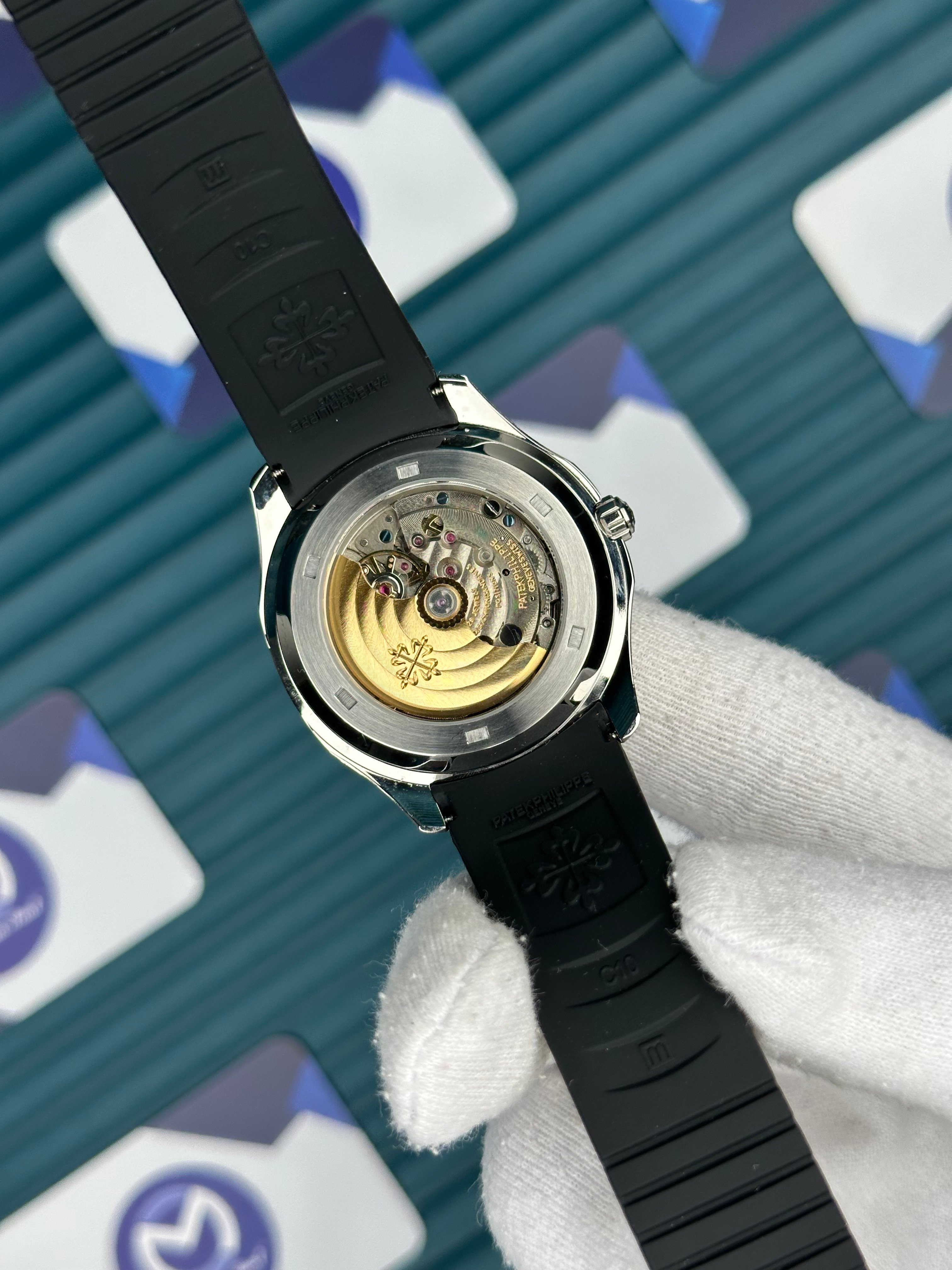 Patek Philippe Aquanaut Siyah Kordon Gri Kadran Gümüş Kasa