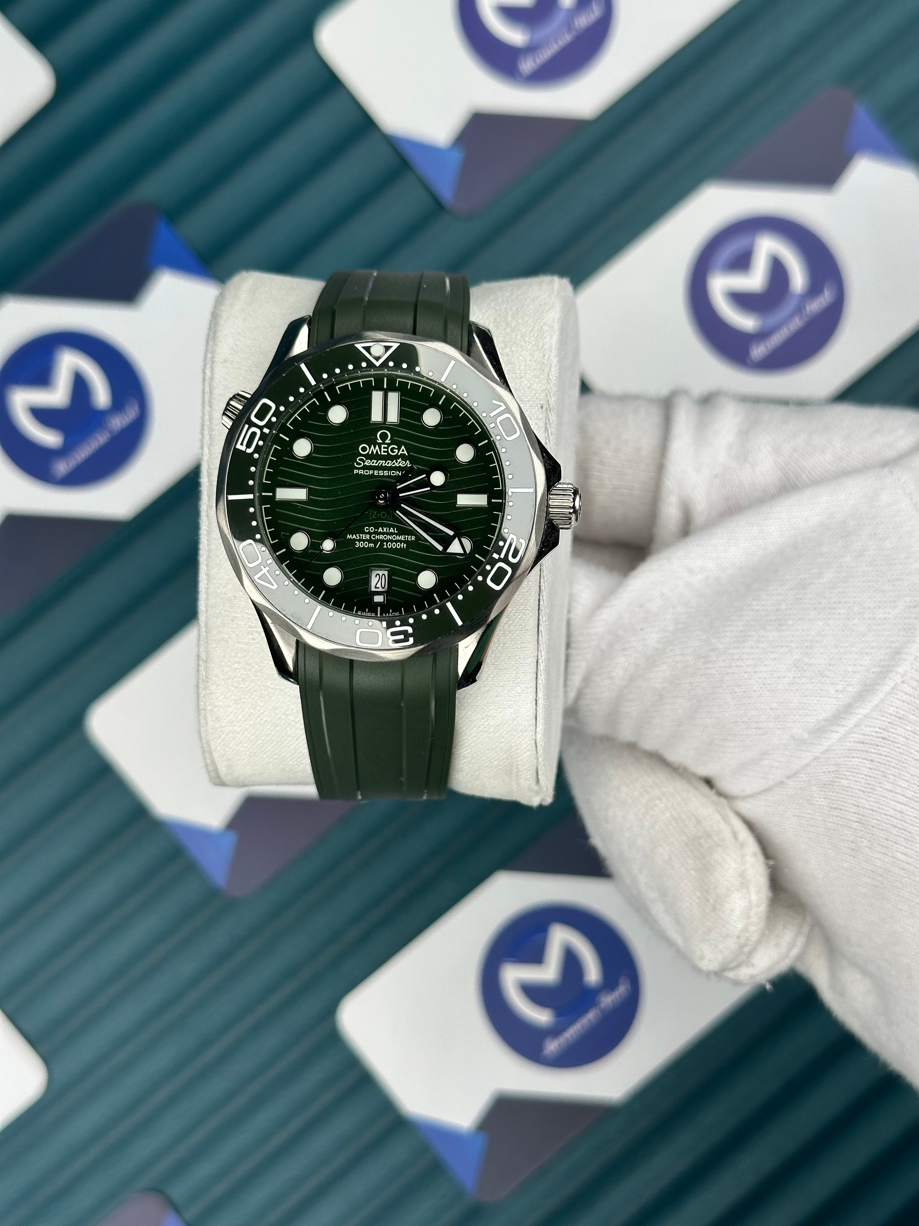 Omega Seamaster Diver 300m Yeşil Kauçuk Kordon