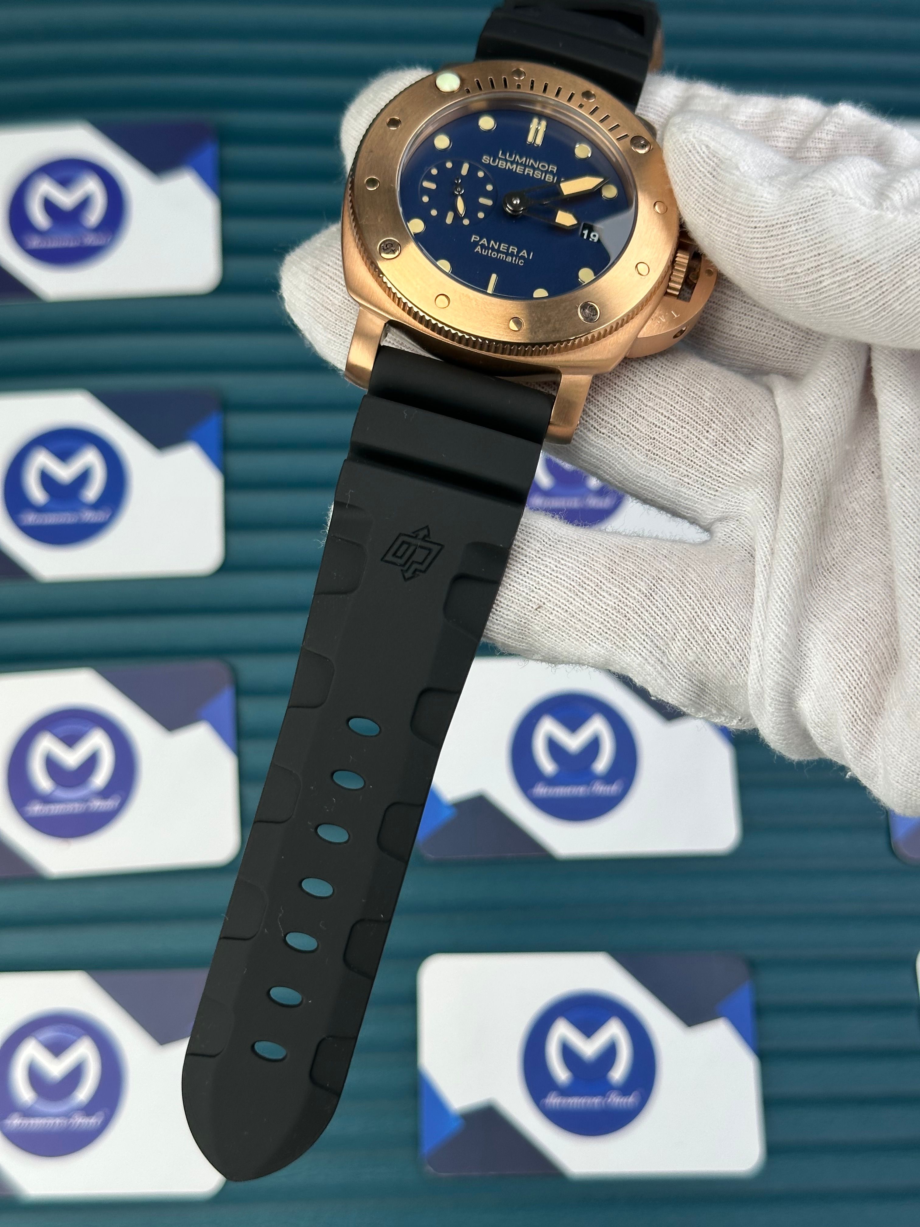 LUMINOR SUBMERSIBLE PANERAI AUTOMATIC BLUE DIAL ROSE CAE BLACK RUBBER