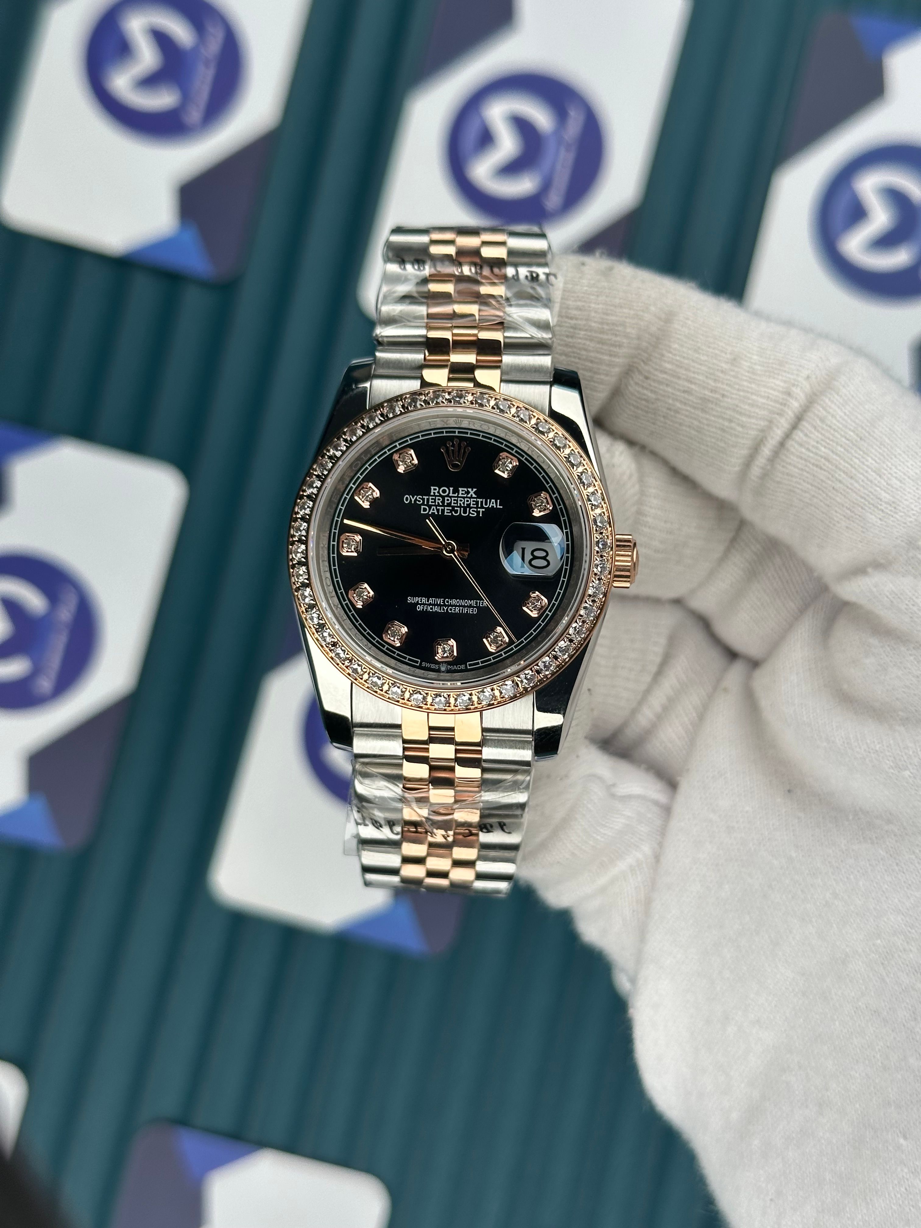 ROLEX 36 SİYAH KADRAN PIRLANTA BEZEL INDEX ROSE-SILVER JUBILEE