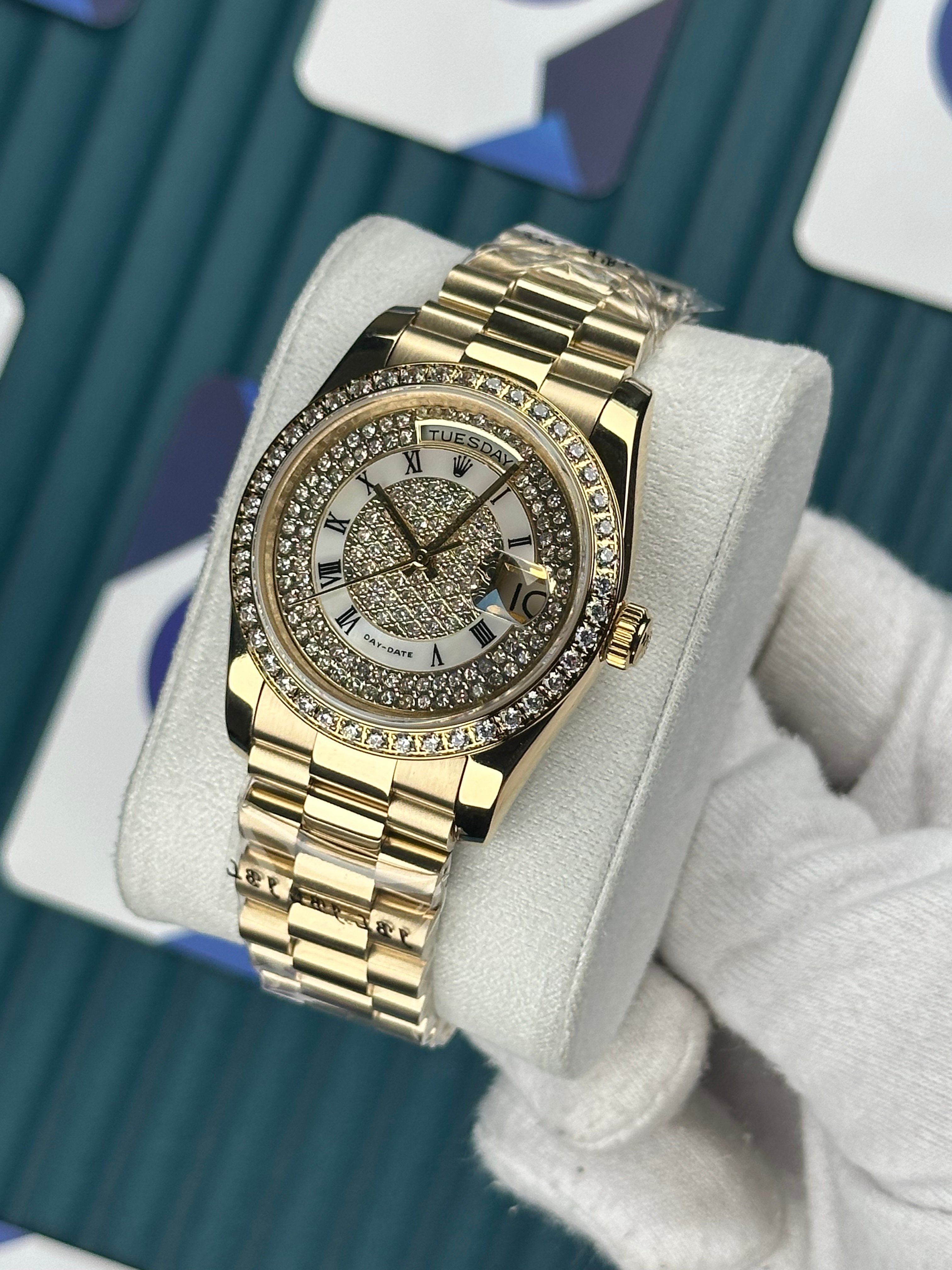 ROLEX 36 DAYDATE DIAMOND DIAL GOLD PRESIDENT