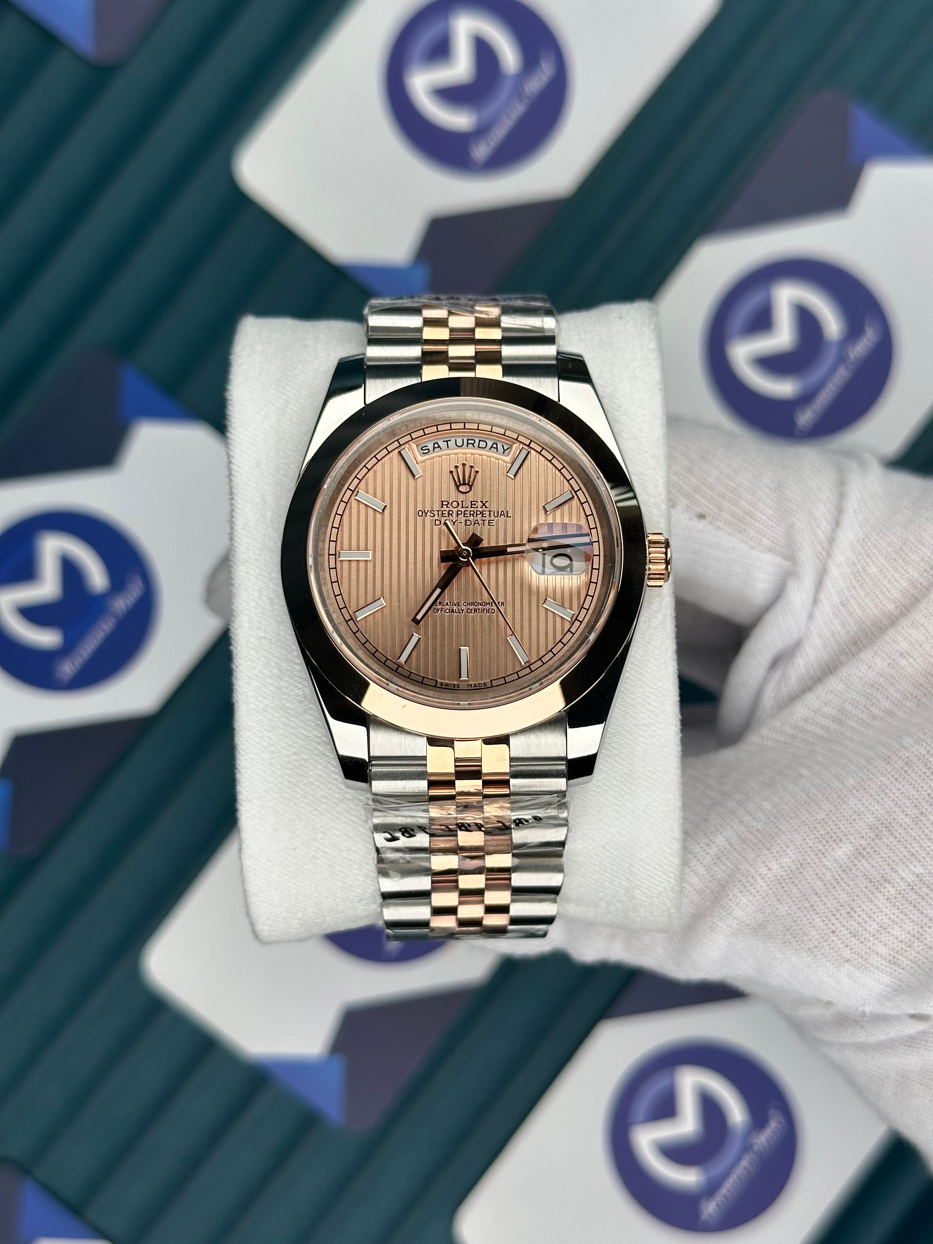 ROLEX DAY-DATE MOZAIK ROSE DIAL OVAL BEZEL ROSE-SILVER JUBILE