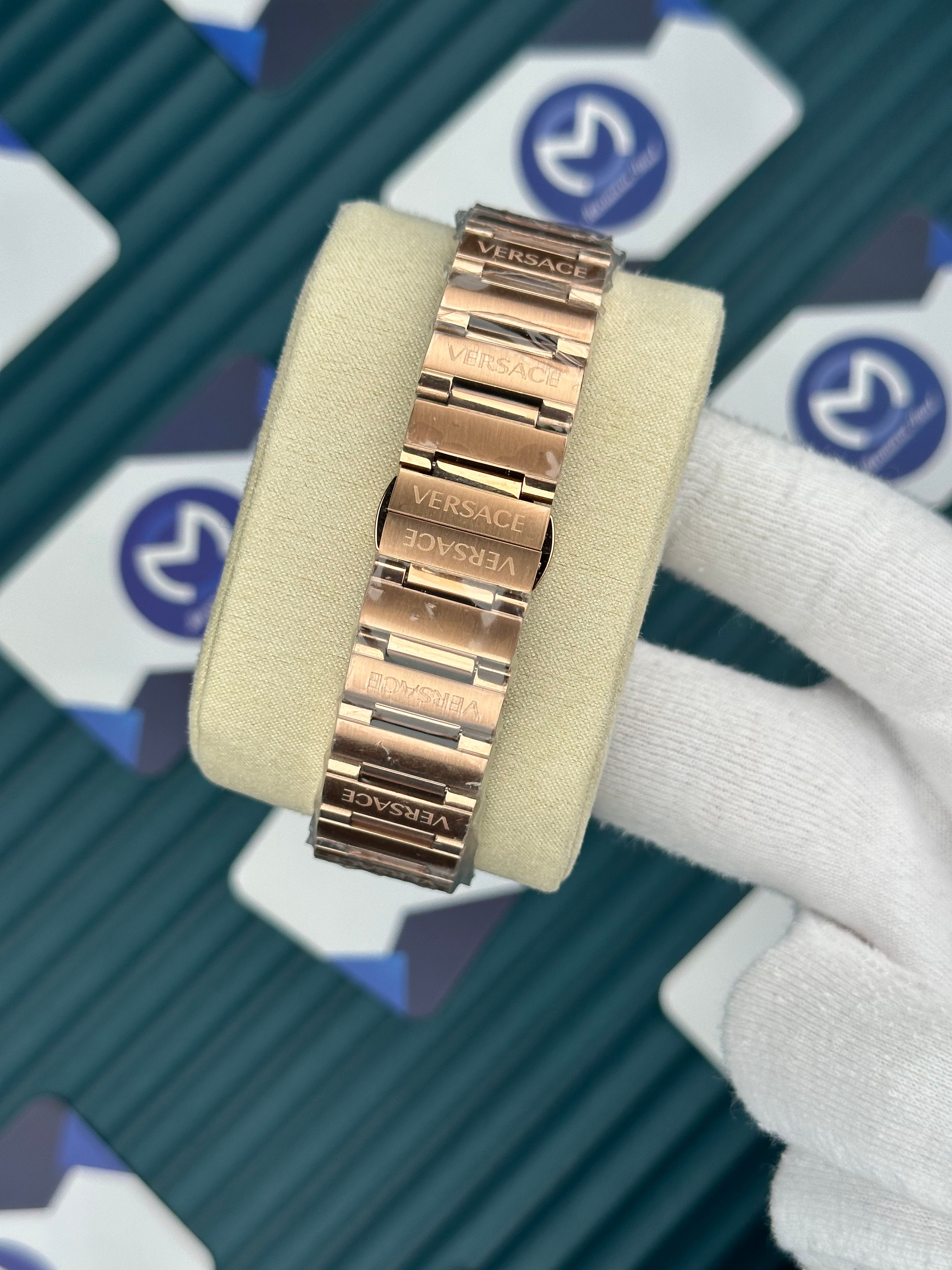 Versace Rose-Gold Üç Fonksiyonlu Beyaz Kadran
