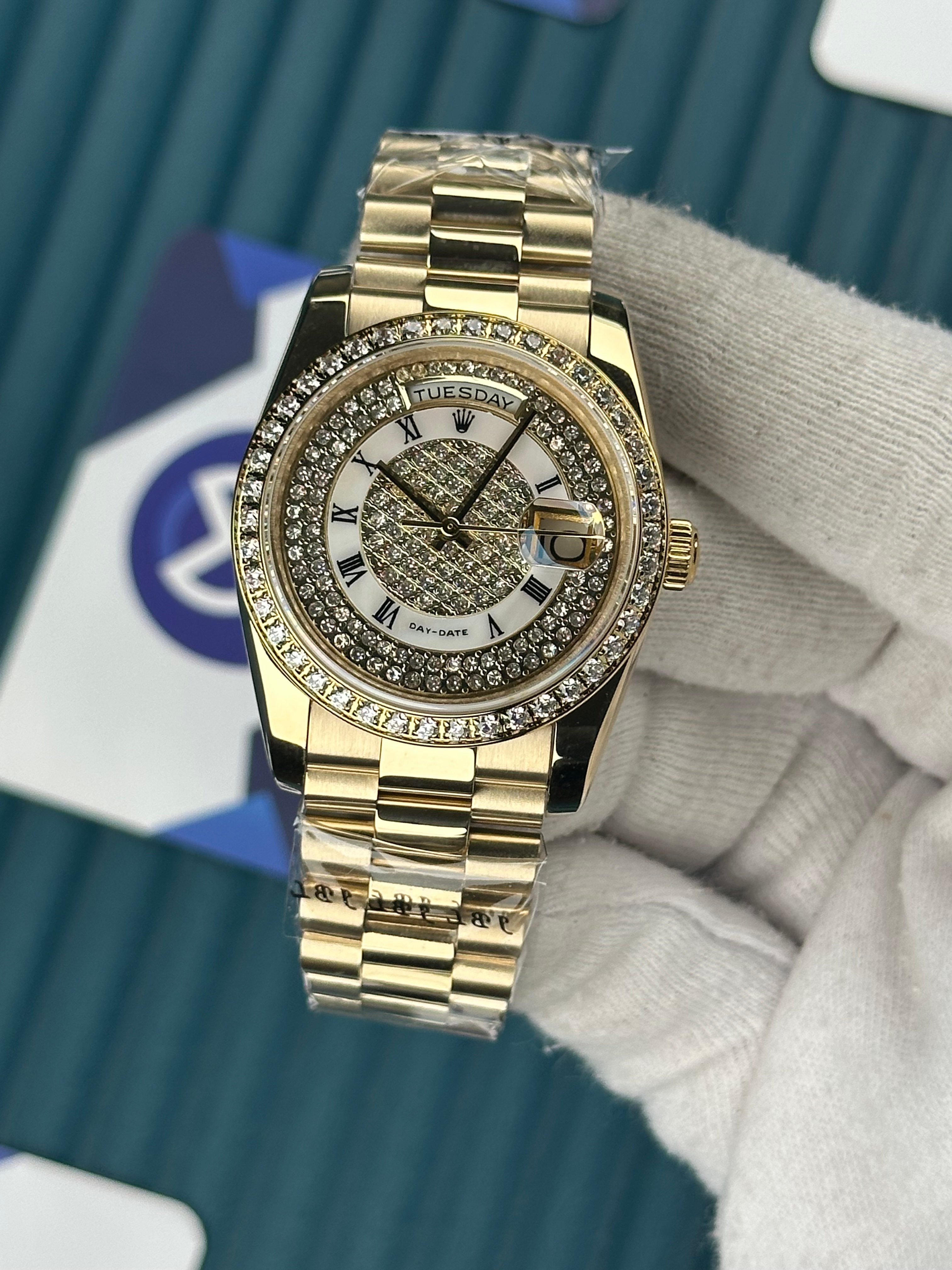 ROLEX 36 DAYDATE DIAMOND DIAL GOLD PRESIDENT
