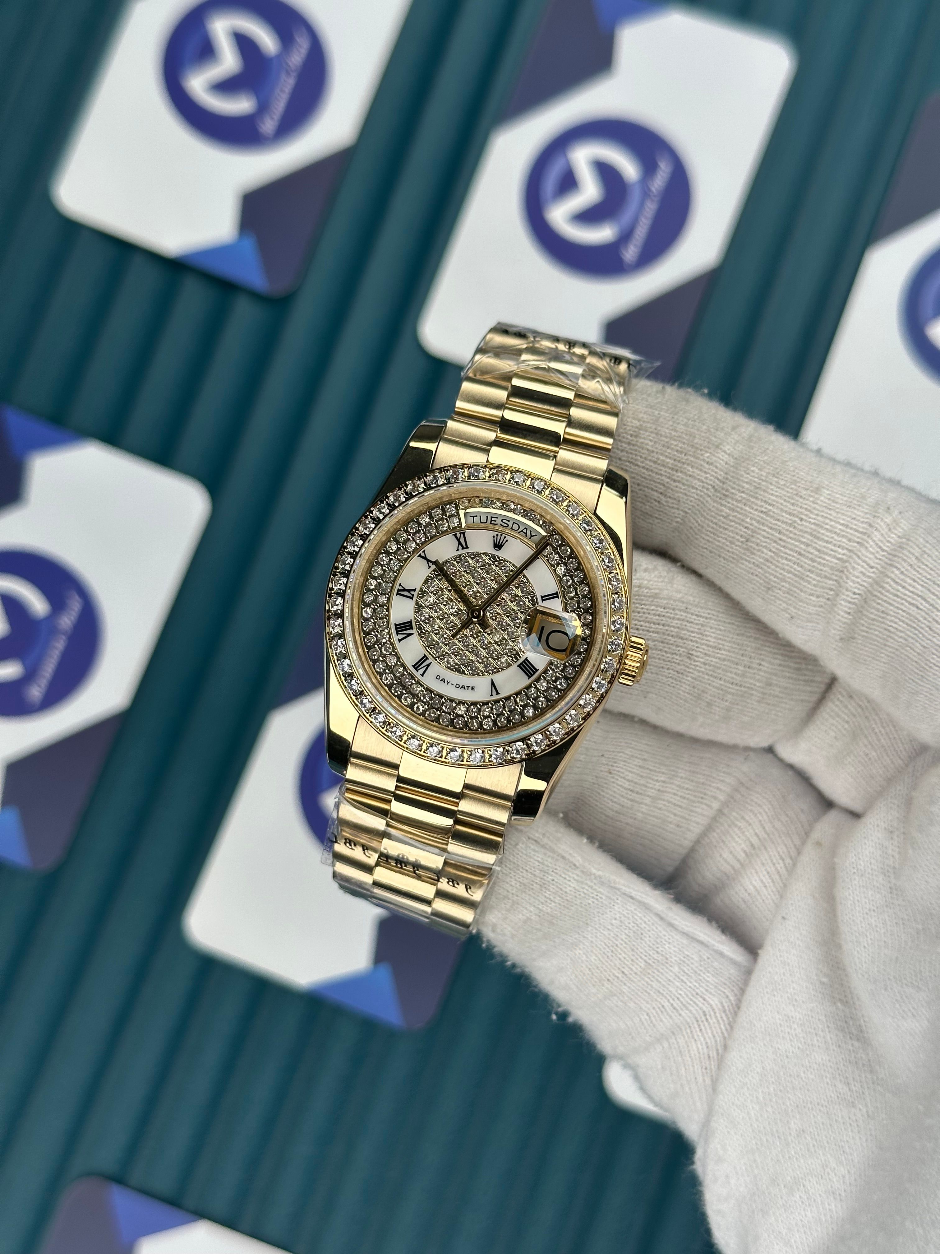 ROLEX 36 DAYDATE DIAMOND DIAL GOLD PRESIDENT