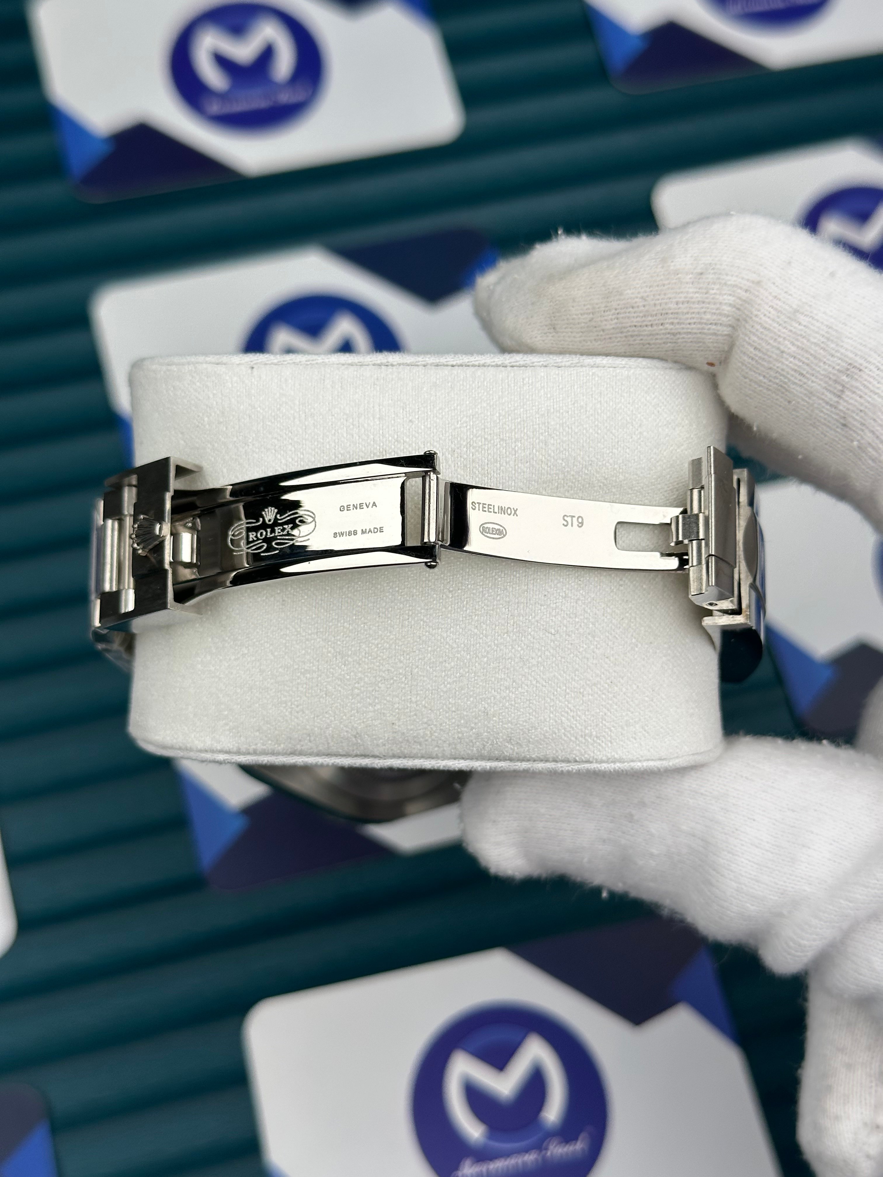 Rolex Submariner Siyah Beyaz Taşlı Bezel Siyah Kadran