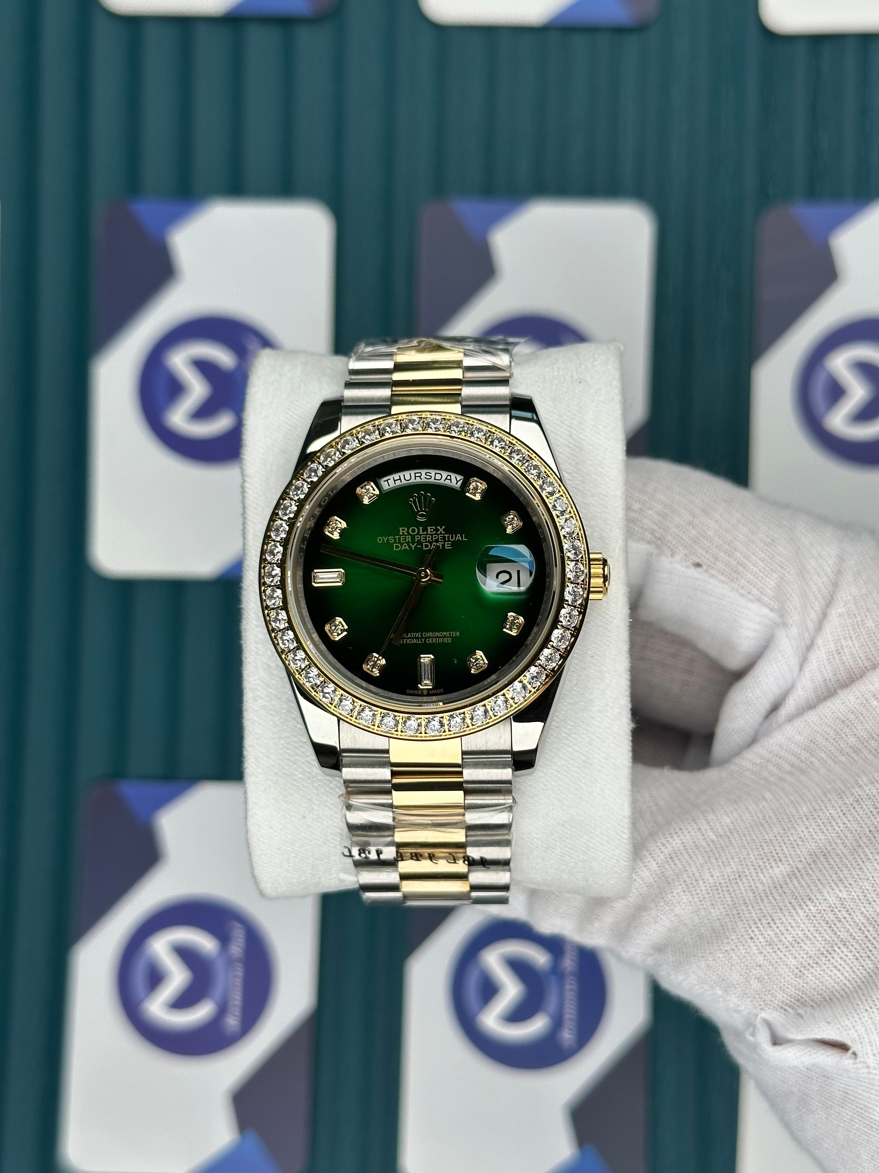 ROLEX DAY-DATE GREEN DIAL DIAMOND INDEX AND BEZEL GOLD-SILVER PRESIDENT