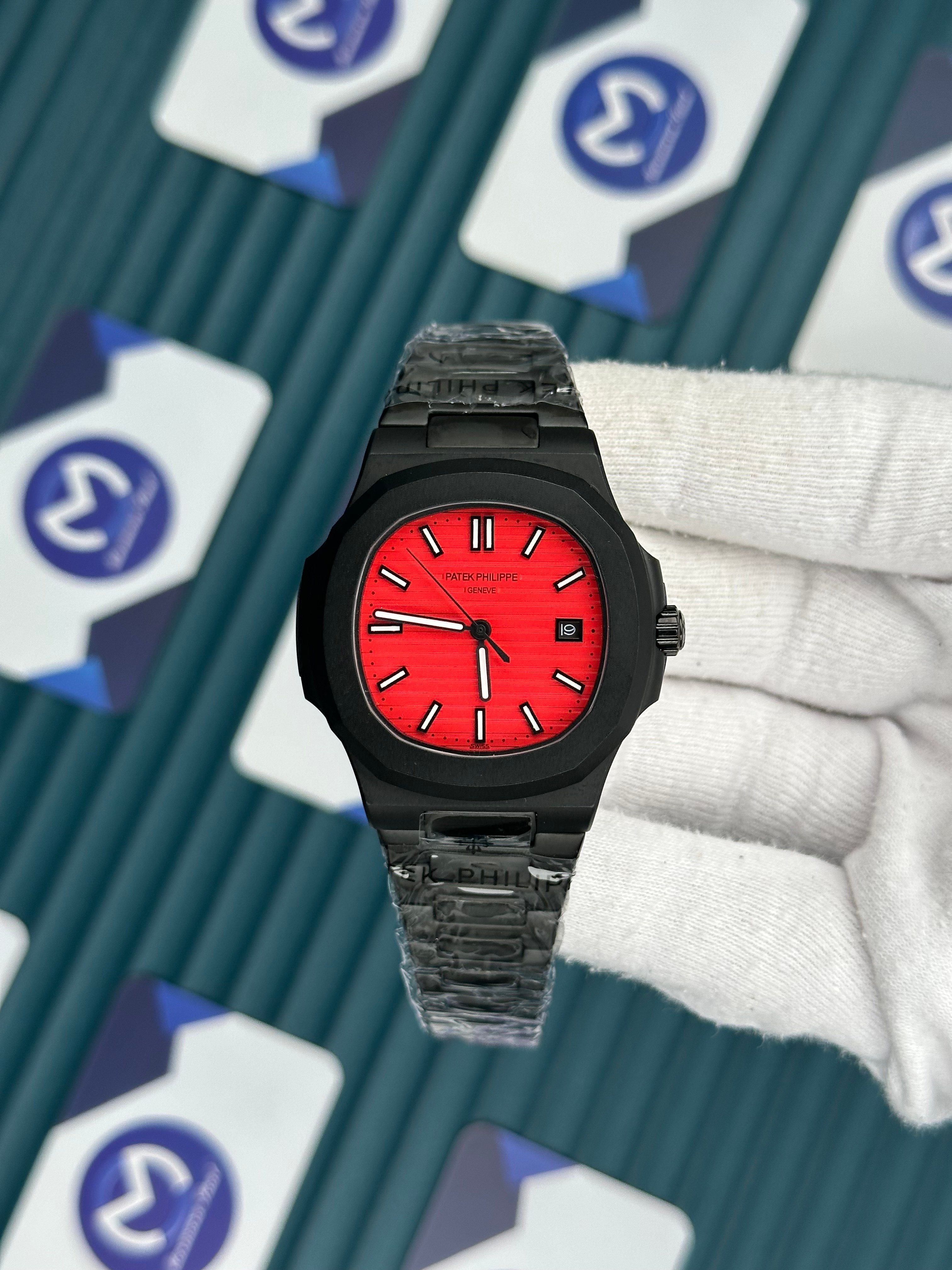 Patek Philippe Nautilus Siyah Kordon Kırmızı Kadran