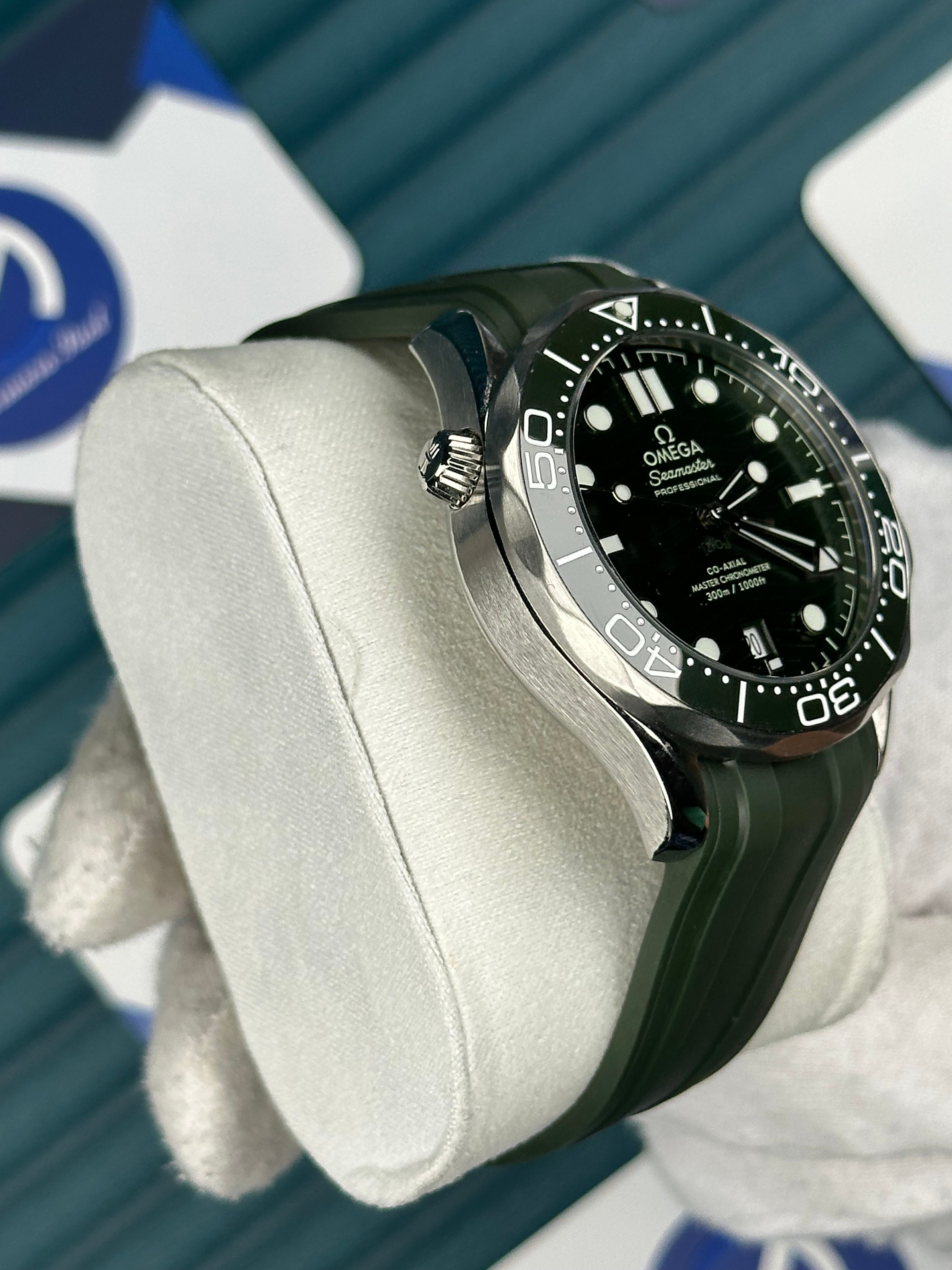 Omega Seamaster Diver 300m Yeşil Kauçuk Kordon