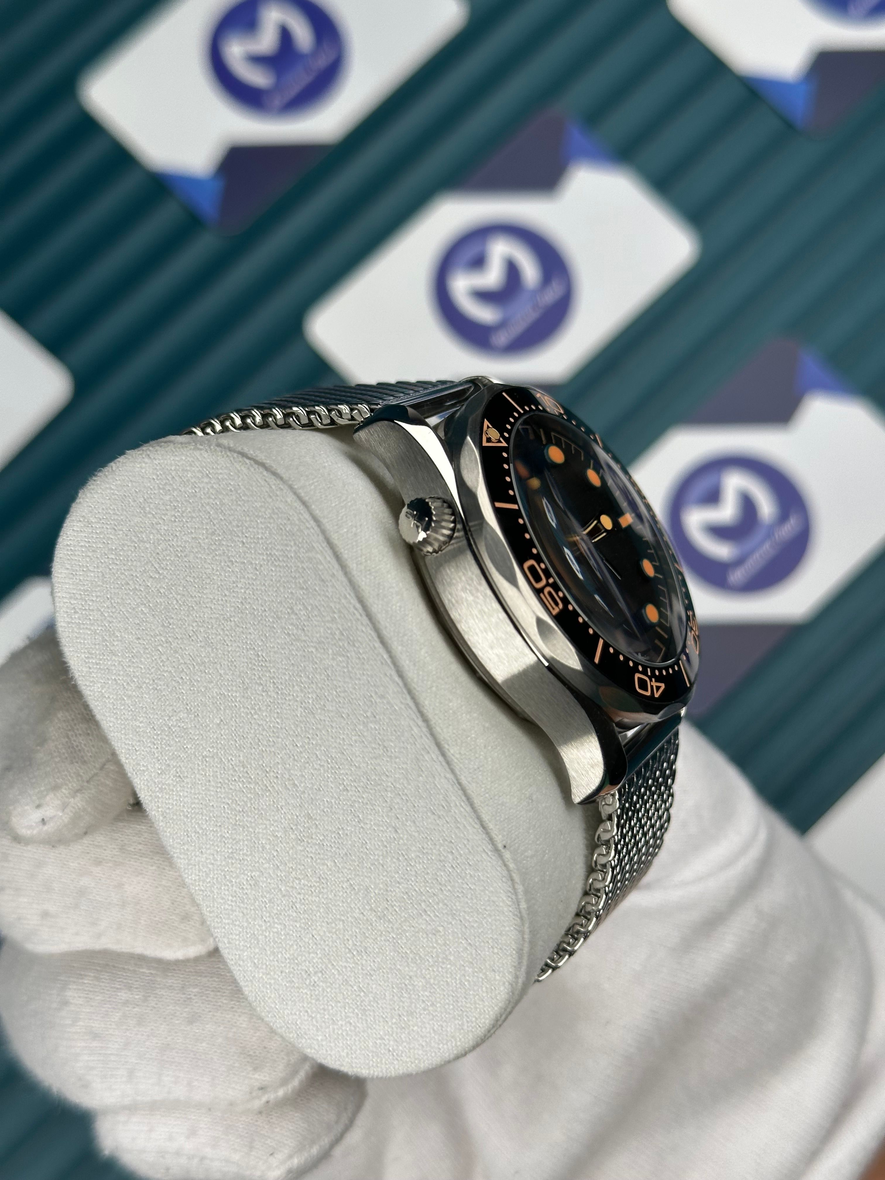 Omega Seamaster Diver James Bond 007 Siyah Kadran Gümüş Hasır Kordon