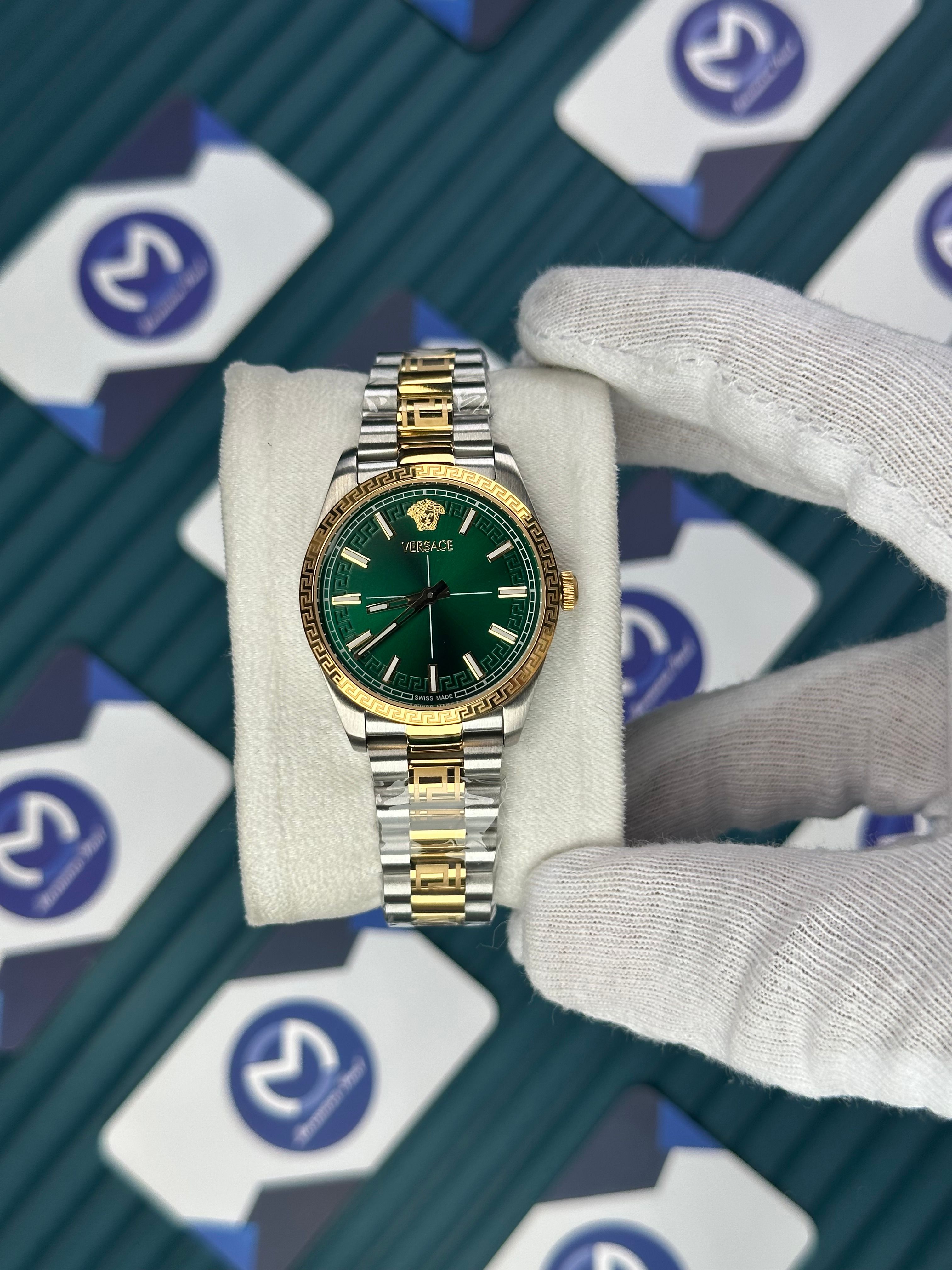 VERSACE 32 MM GREEN DIAL MILLENYIUM GENT GOLD-SILVER 