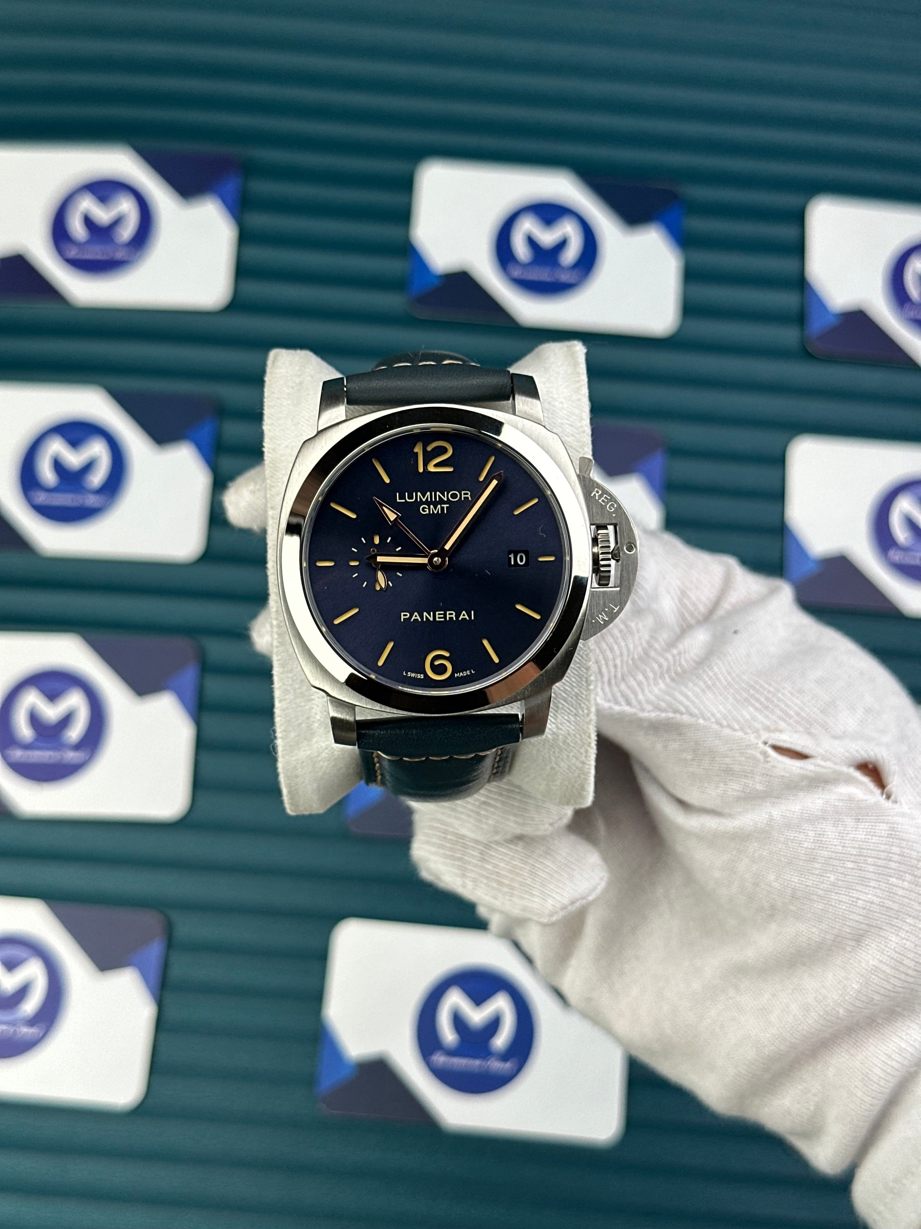LUMINOR GMT PANERAI NAVY BLUE DIAL SILVER CASE NAVY BLUE LEATHER CORD