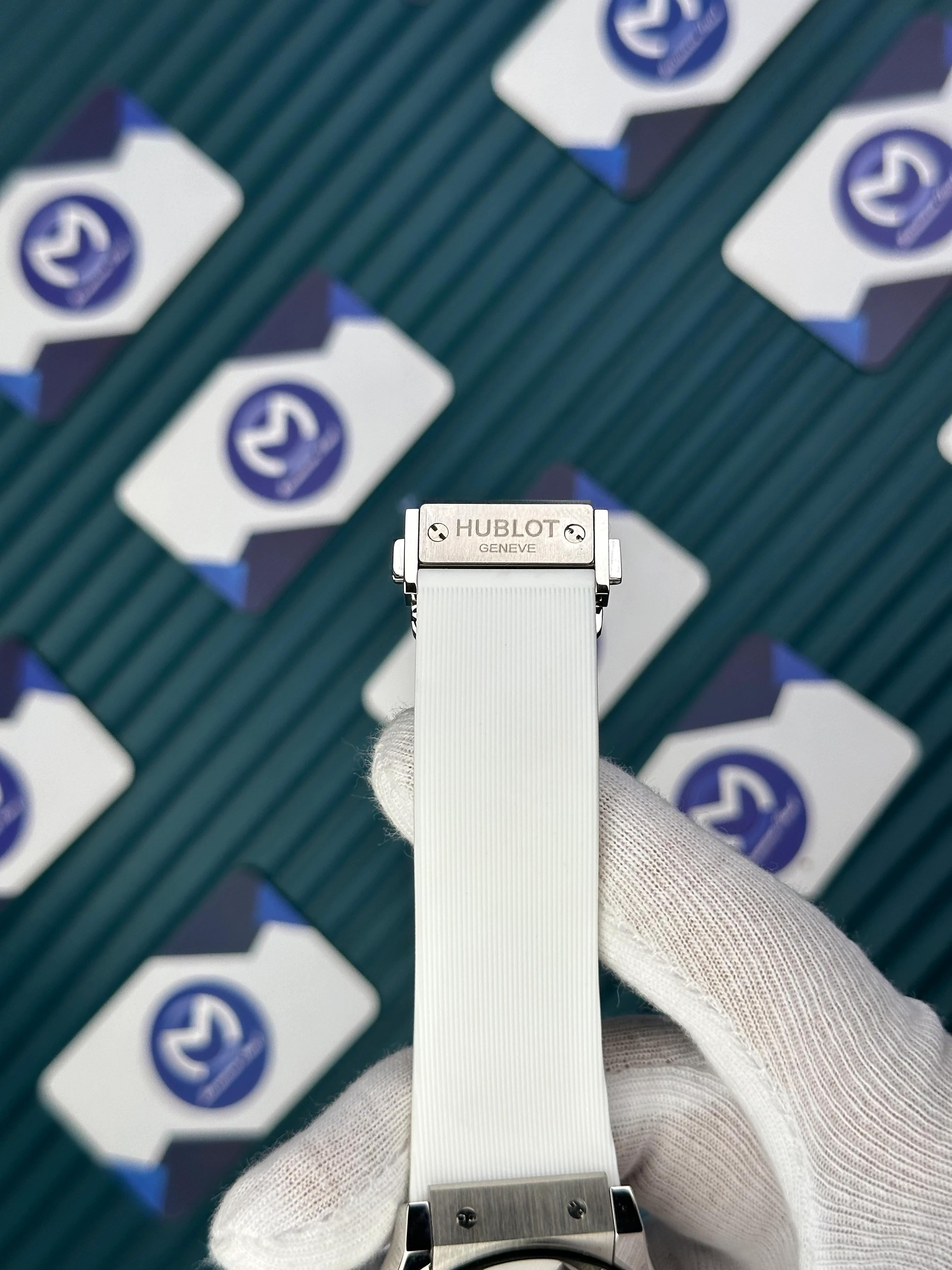 HUBLOT GENEVE AUTMATIC VENDOME WGITE DIAL NO INDEX SILVER CASE WHITE RUBBER CORD 