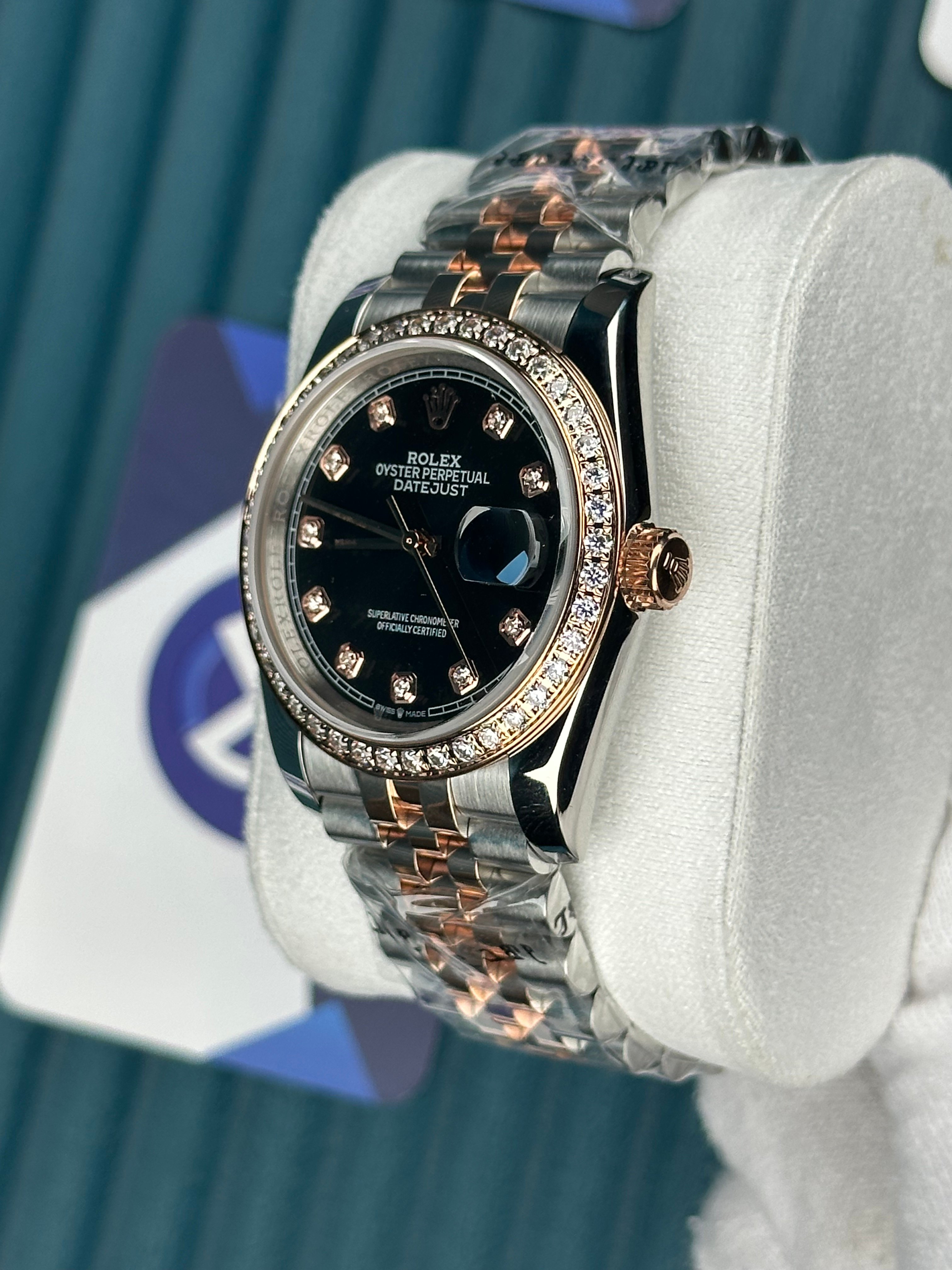 ROLEX 36 SİYAH KADRAN PIRLANTA BEZEL INDEX ROSE-SILVER JUBILEE