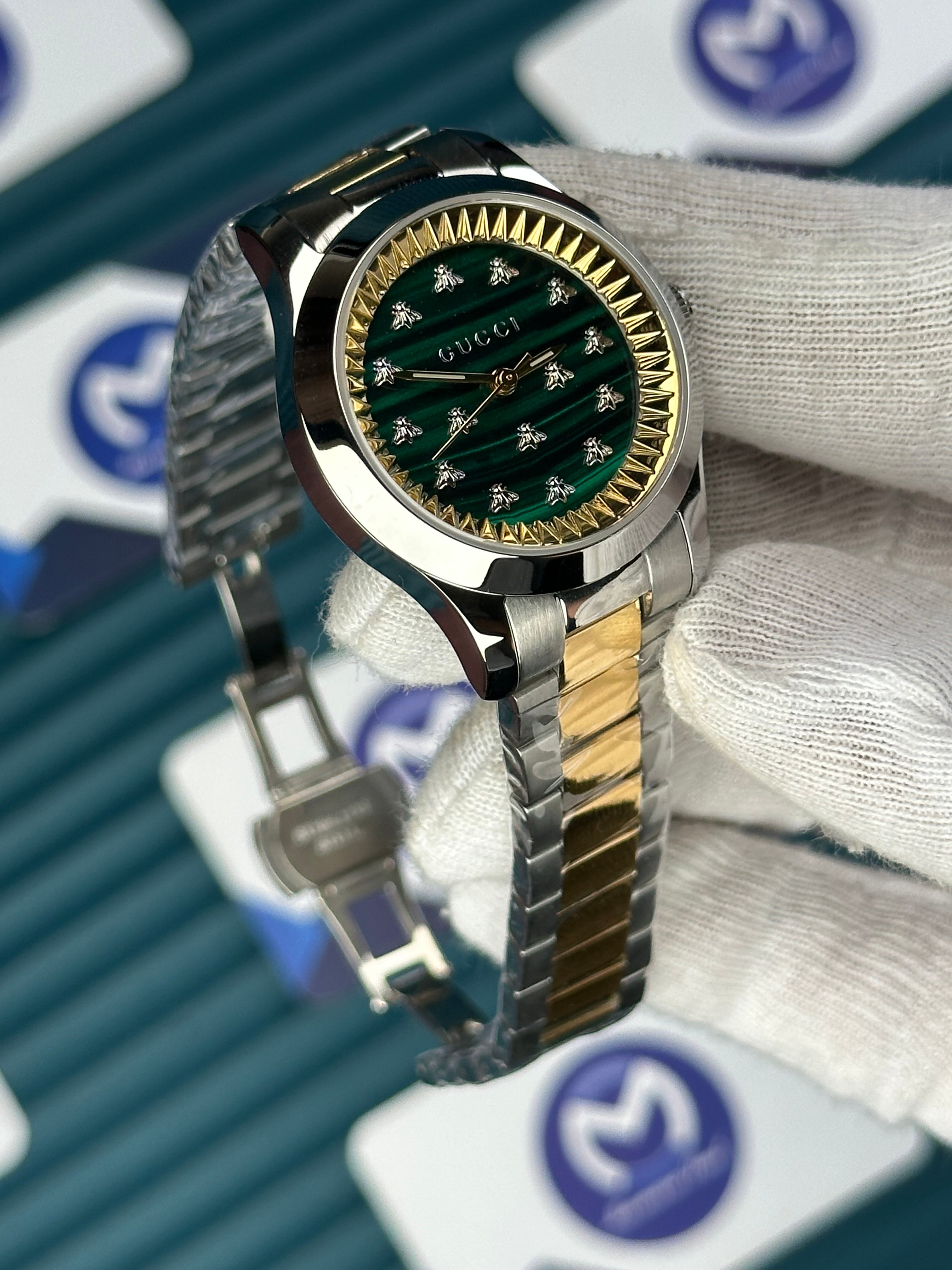 GUCCI WOMAN GREEN DIAL BUTTERFLY MOTIF GOLD-SILVER