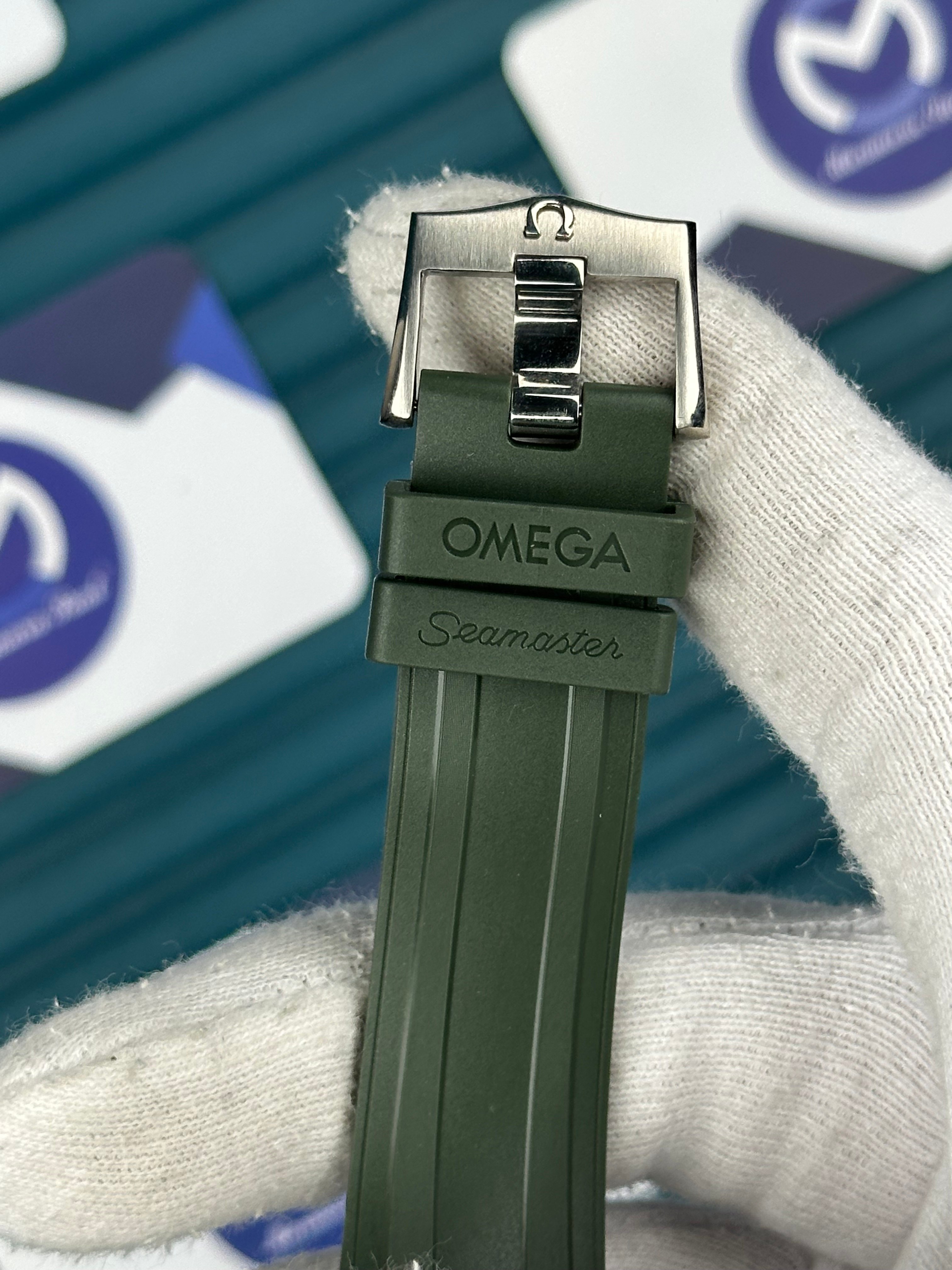Omega Seamaster Diver 300m Yeşil Kauçuk Kordon