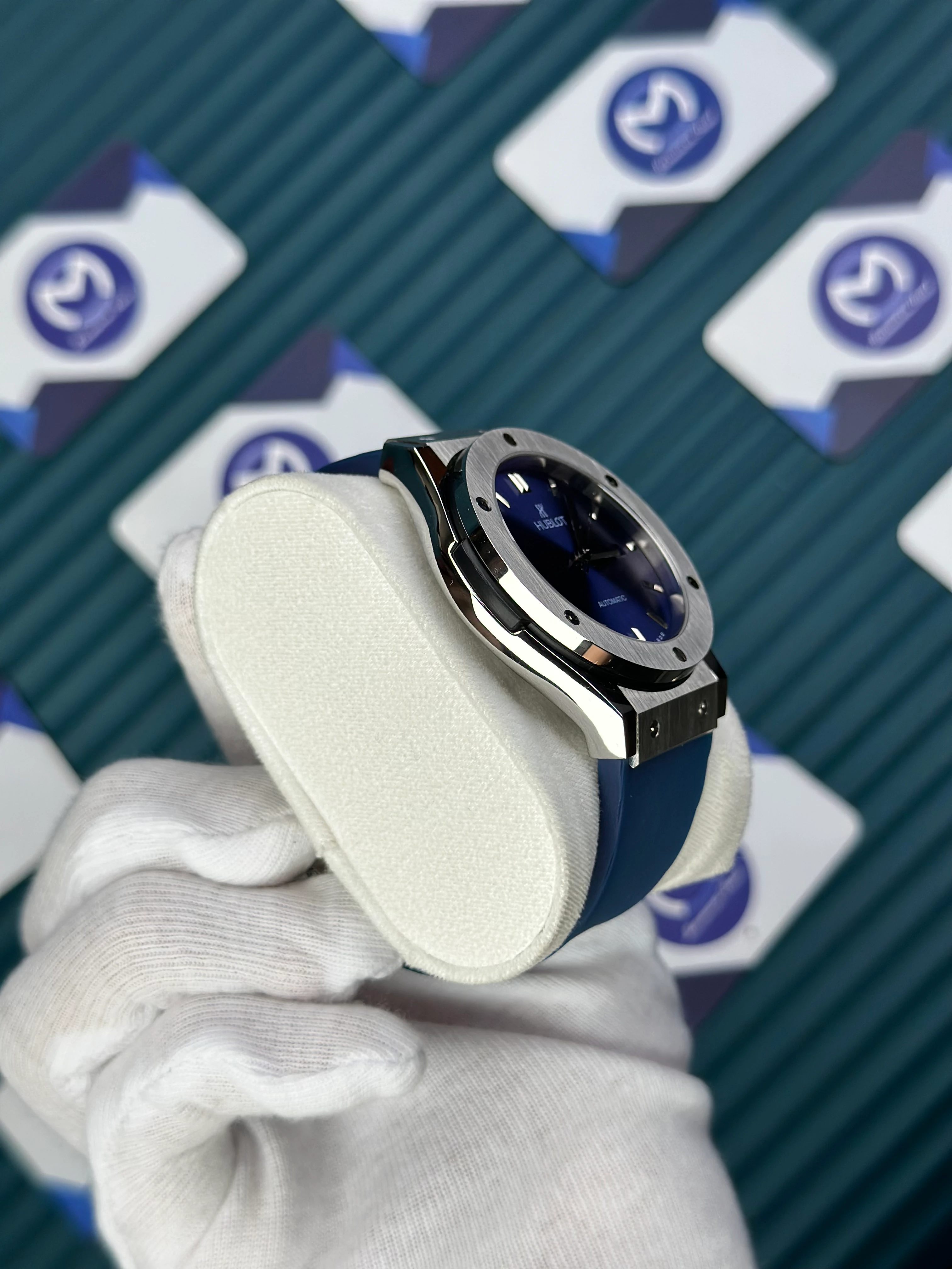 HUBLOT GENEVE AUTOMATIC BLUE DIAL SILVER CASE BLUE RUBBER CORD 